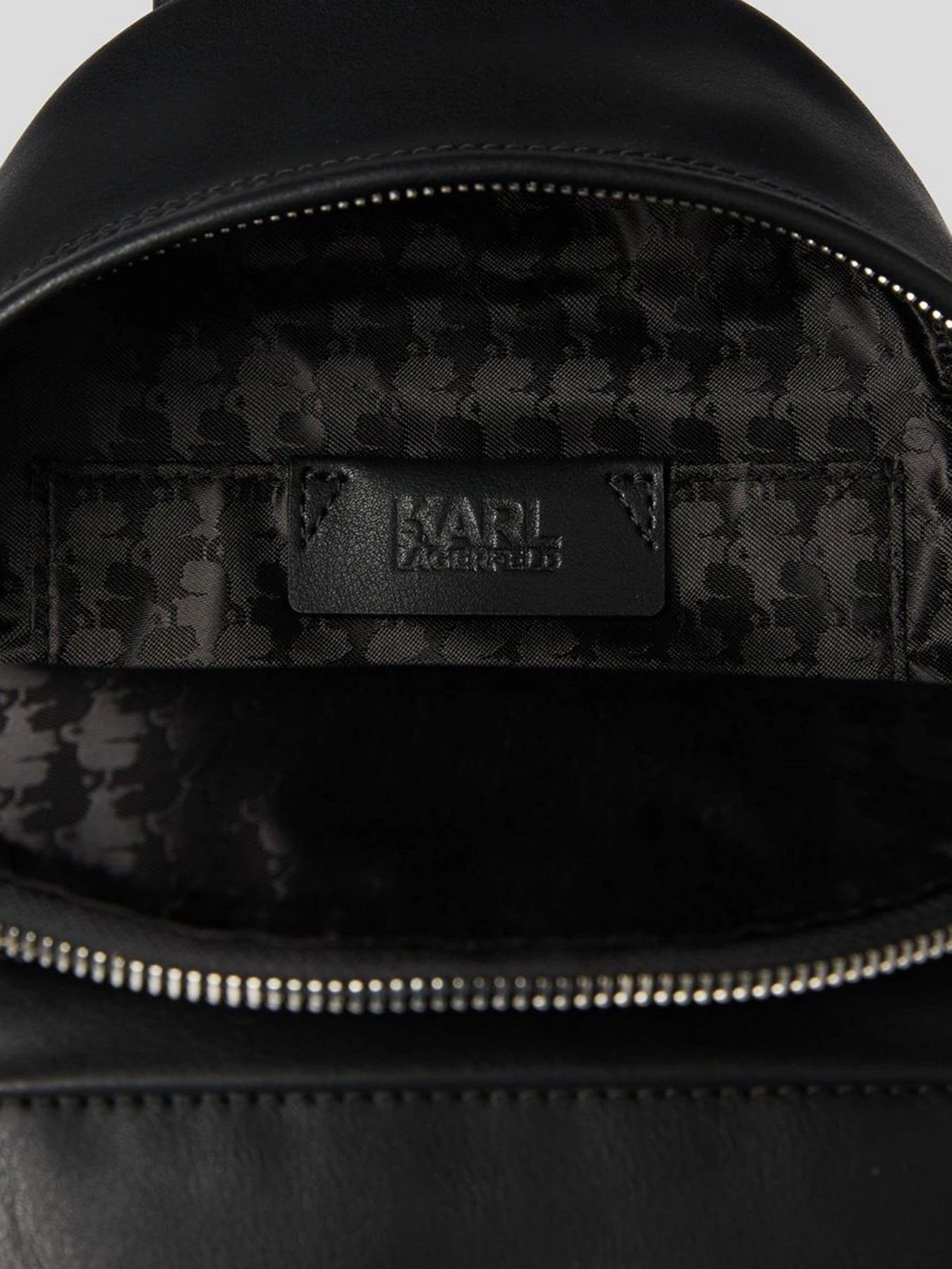 Рюкзаки Karl Lagerfeld модель 205W3090_999 Рюкзаки Karl Lagerfeld модель 205W3090_999 Фото