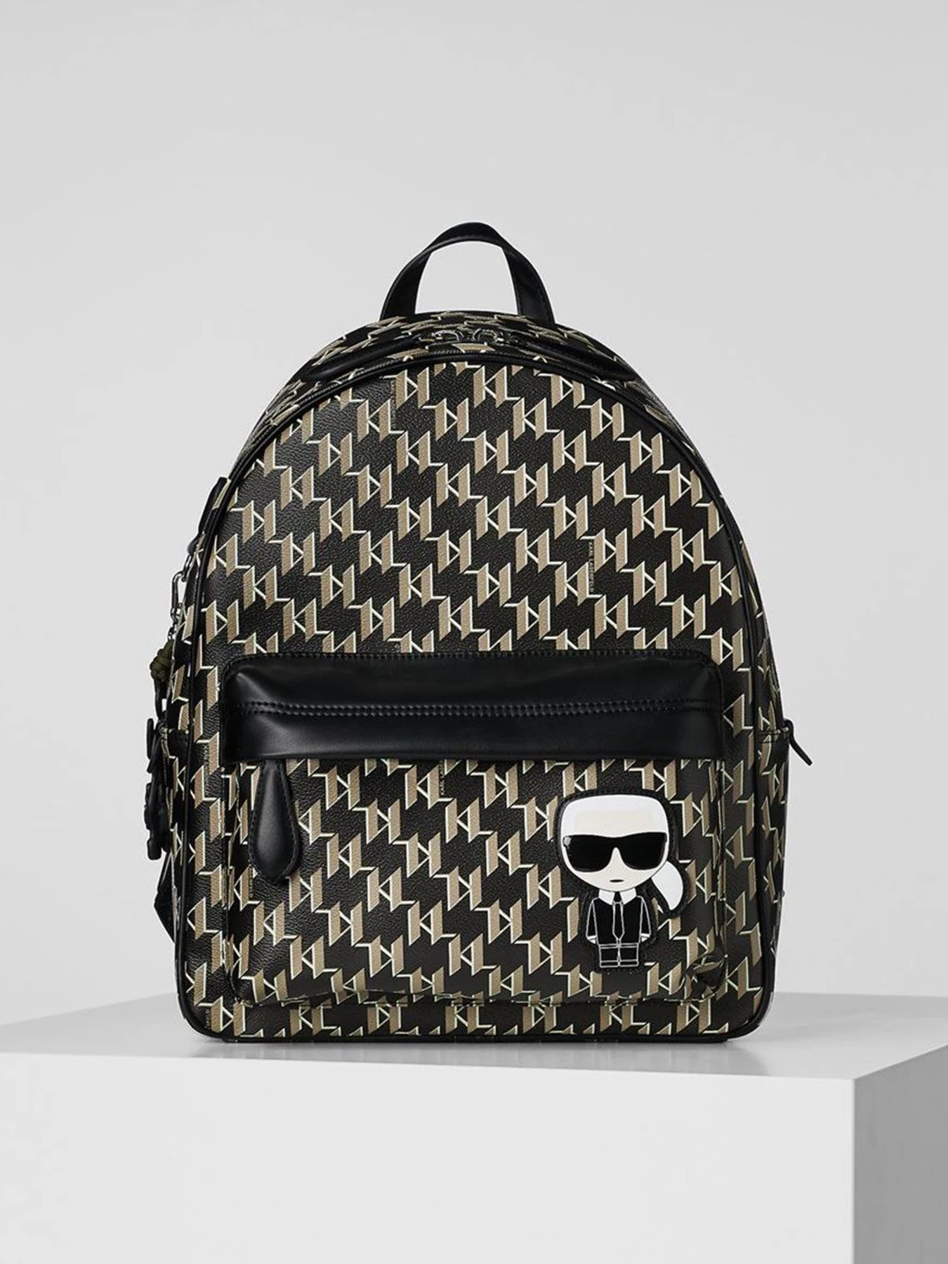 Рюкзаки Karl Lagerfeld модель 220W3050_999 Рюкзаки Karl Lagerfeld модель 220W3050_999 Фото