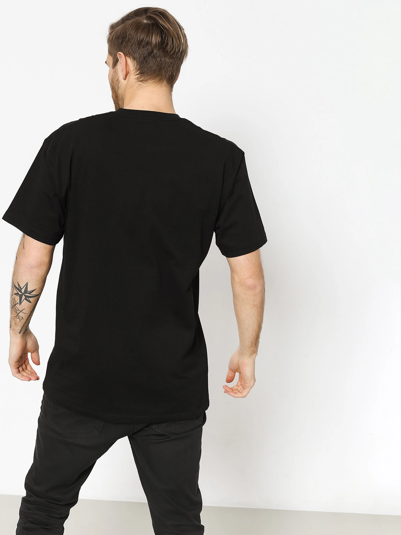Футболки и поло Vans Mn Left Chest Logo модель VN0A3CZEY281 Футболки и поло Vans Mn Left Chest Logo модель VN0A3CZEY281 Фото