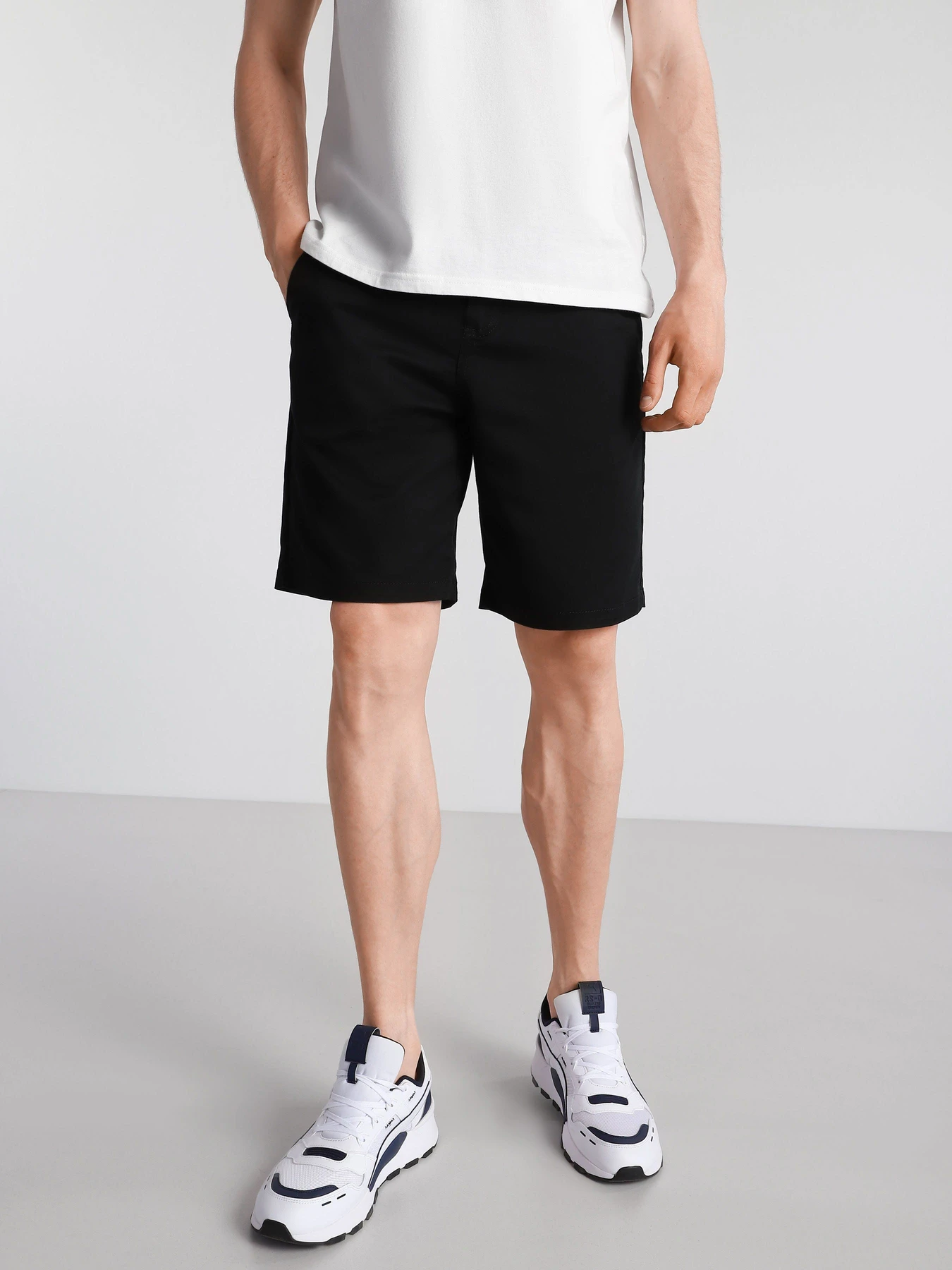 Шорты Vans Authentic Stretch модель VN0A5FECBLK1 Шорты Vans Authentic Stretch модель VN0A5FECBLK1 Фото