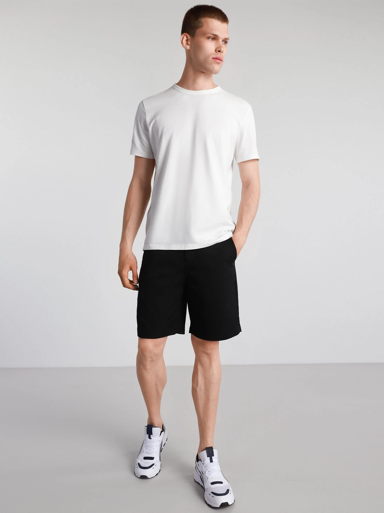 Шорты Vans Authentic Stretch модель VN0A5FECBLK1 Шорты Vans Authentic Stretch модель VN0A5FECBLK1 Фото