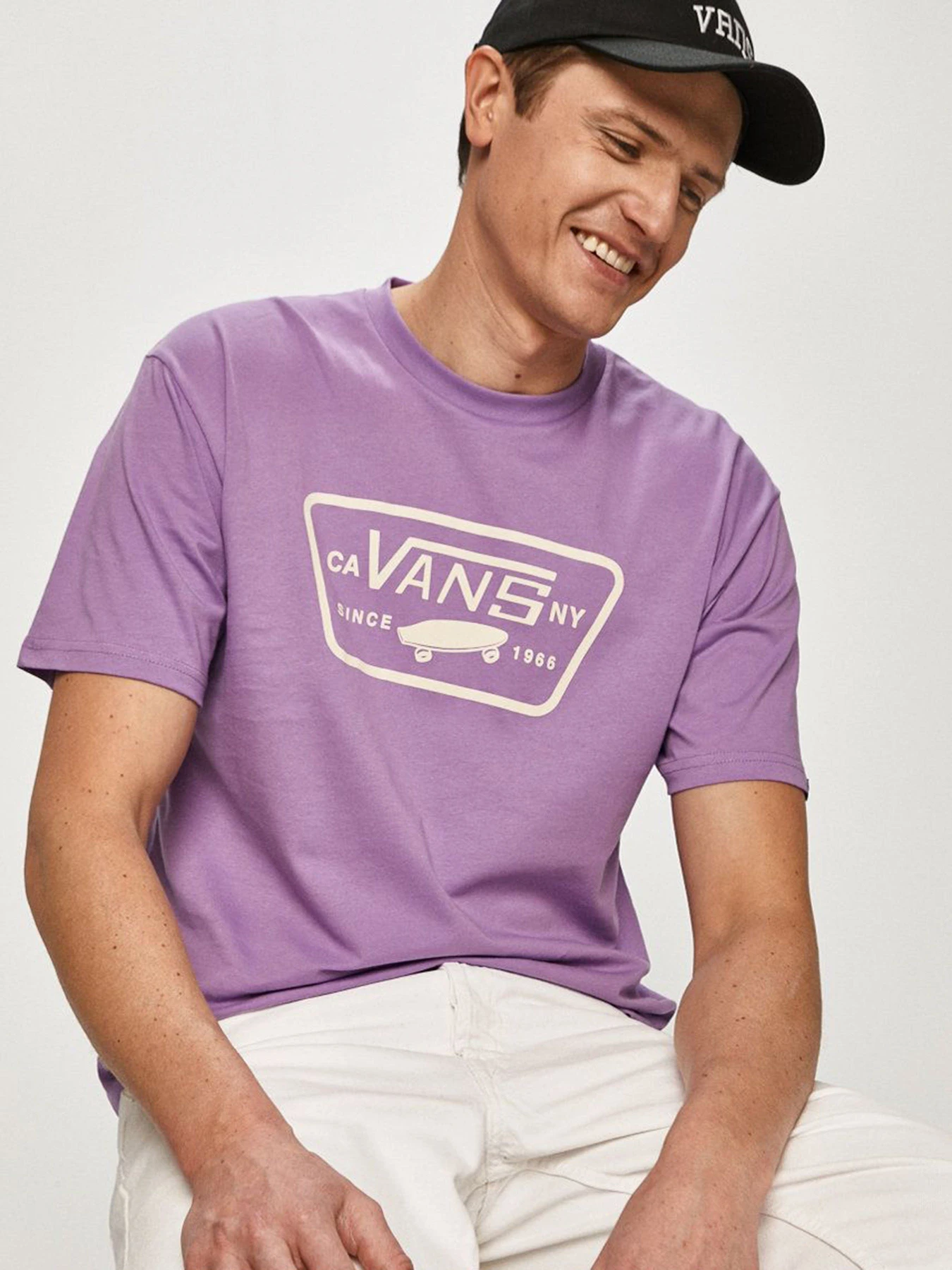 Футболки и поло Vans Full Patch модель VN000QN8Z711 Футболки и поло Vans Full Patch модель VN000QN8Z711 Фото
