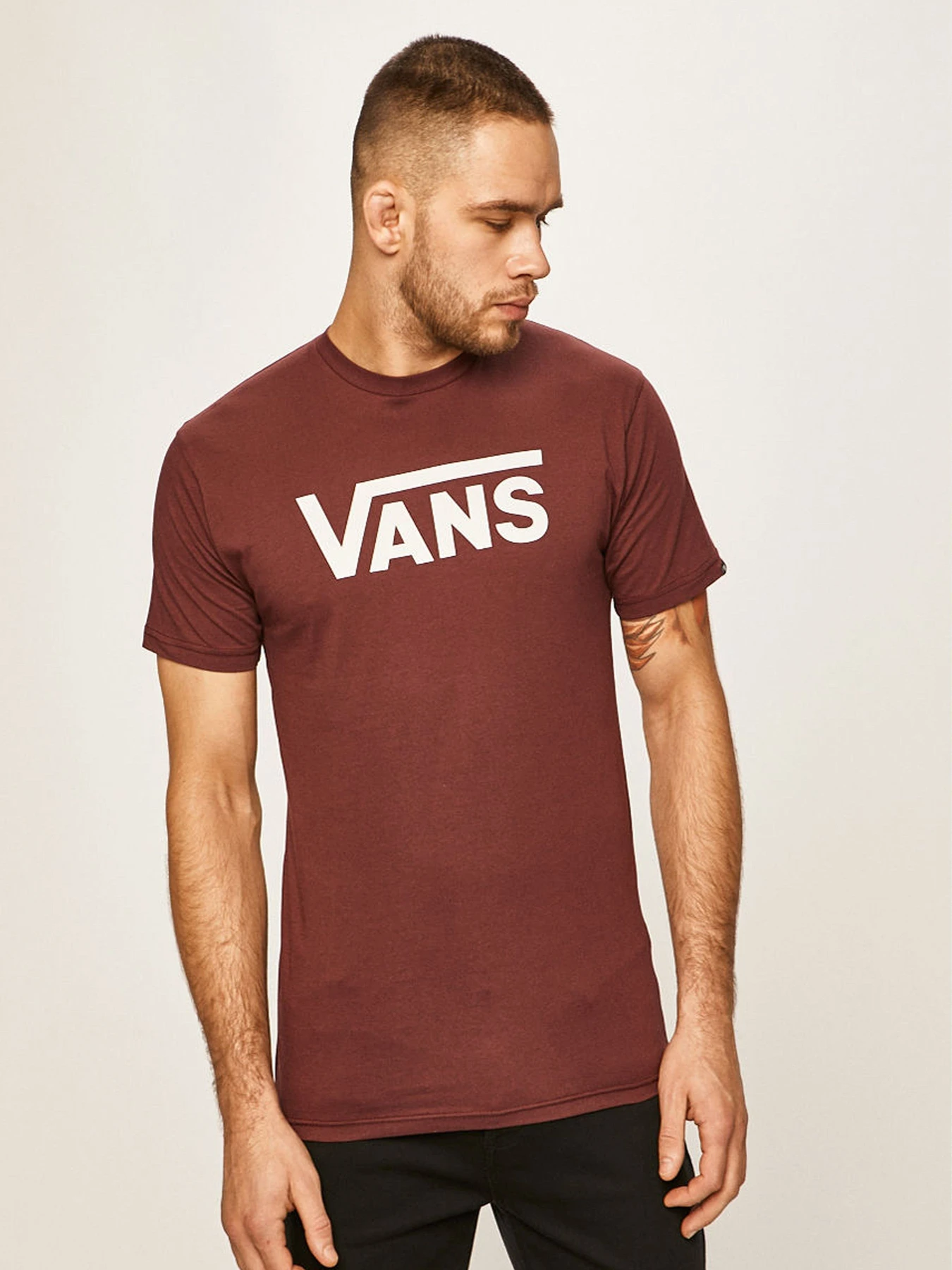 Футболки и поло Vans Classic модель VN000GGGK1O1 Футболки и поло Vans Classic модель VN000GGGK1O1 Фото