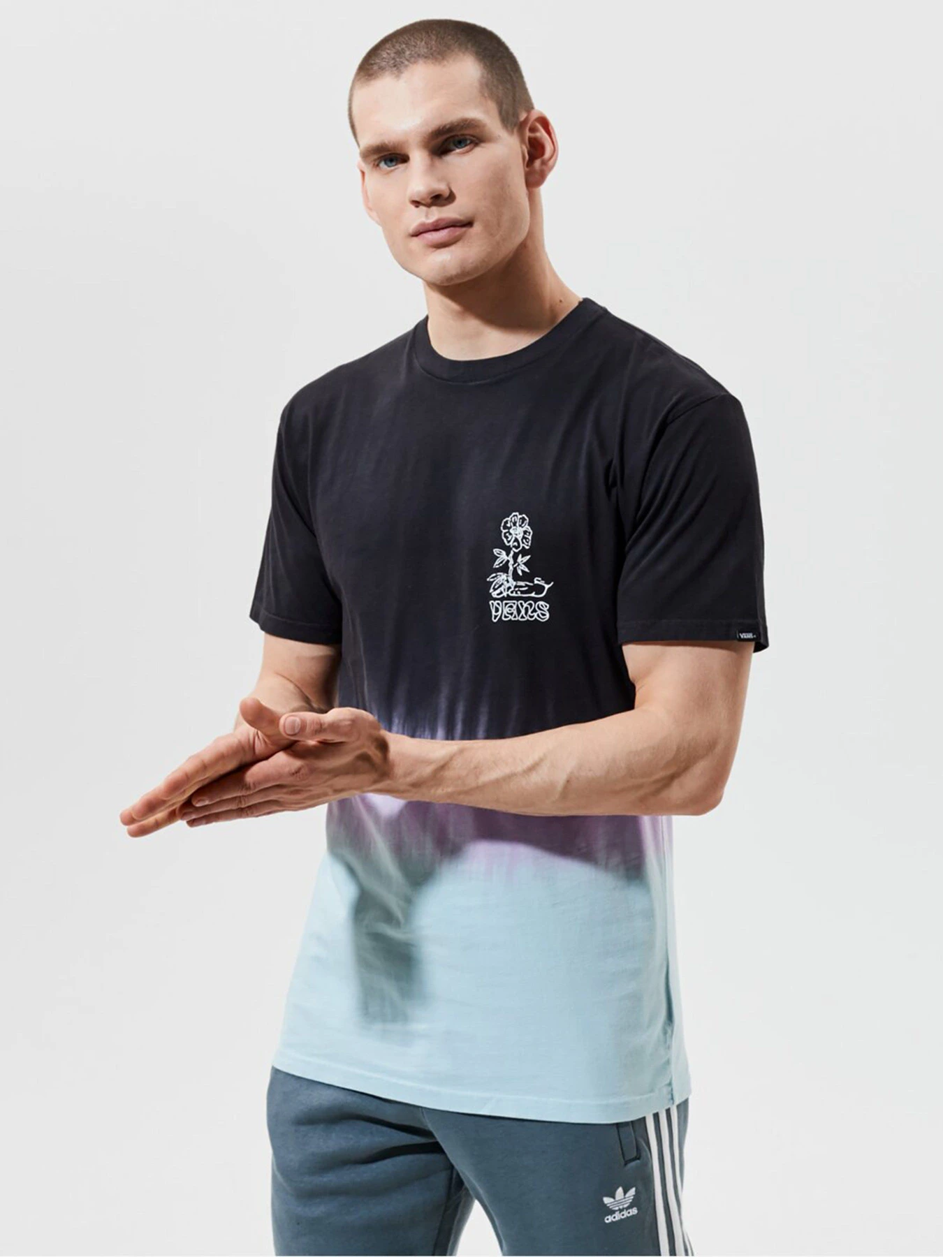 Футболки и поло Vans NEW AGE TIE DYE модель VN0A54C208V1 Футболки и поло Vans NEW AGE TIE DYE модель VN0A54C208V1 Фото