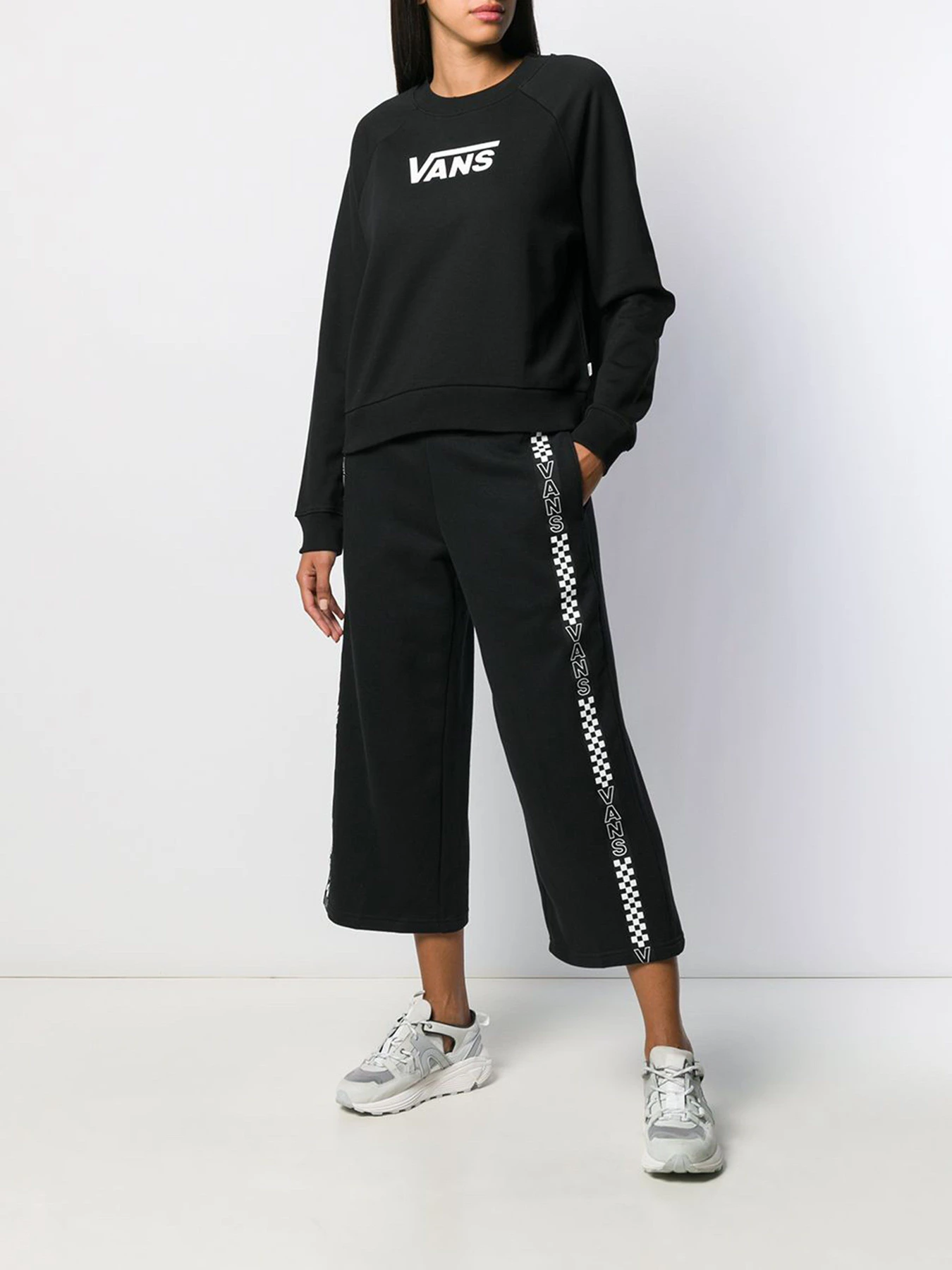Худі та світшоти Vans Flying V FT Boxy Crew модель VN0A47THBLK1 Худі та світшоти Vans Flying V FT Boxy Crew модель VN0A47THBLK1 Фото