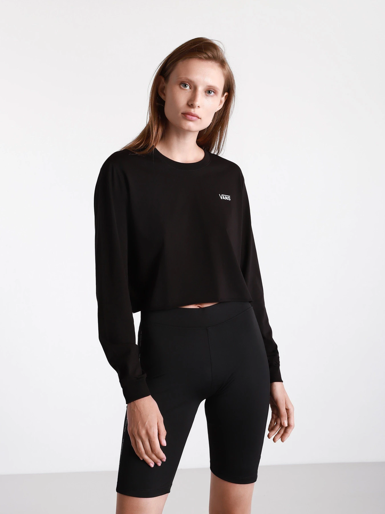 Худи и свитшоты Vans Junior V Long Sleeve Cropped модель VN0A4OUQBLK1 Худи и свитшоты Vans Junior V Long Sleeve Cropped модель VN0A4OUQBLK1 Фото