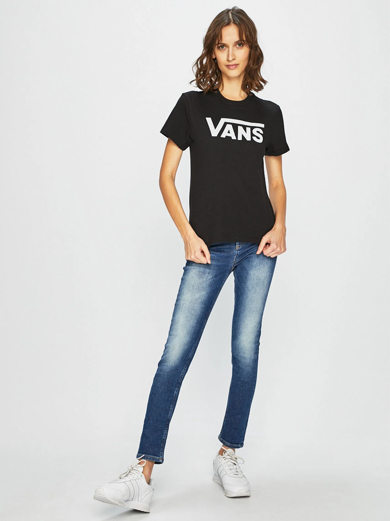 Футболки і поло Vans Flying V Crew модель VN0A3UP4BLK1 Футболки і поло Vans Flying V Crew модель VN0A3UP4BLK1 Фото