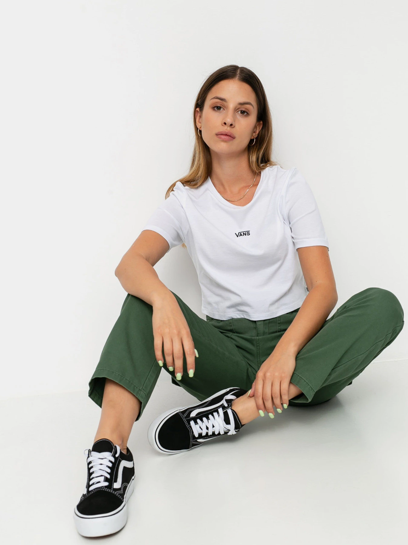 Футболки и поло Vans Flying V Crop Crew Sport модель VN0A54QUWHT1 Футболки и поло Vans Flying V Crop Crew Sport модель VN0A54QUWHT1 Фото
