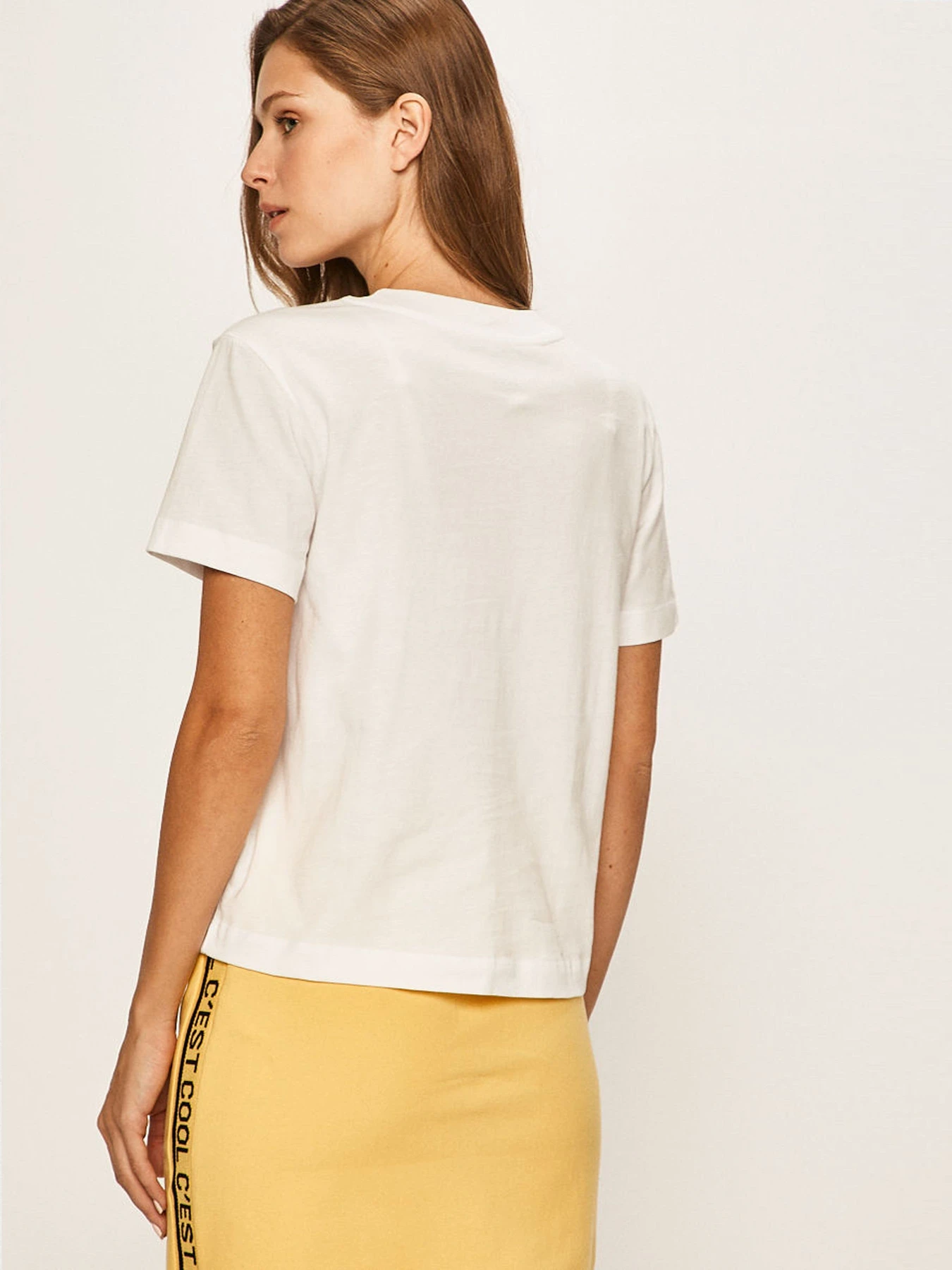 Футболки и поло Vans BOXY модель VN0A4MFLWHT1 Футболки и поло Vans BOXY модель VN0A4MFLWHT1 Фото