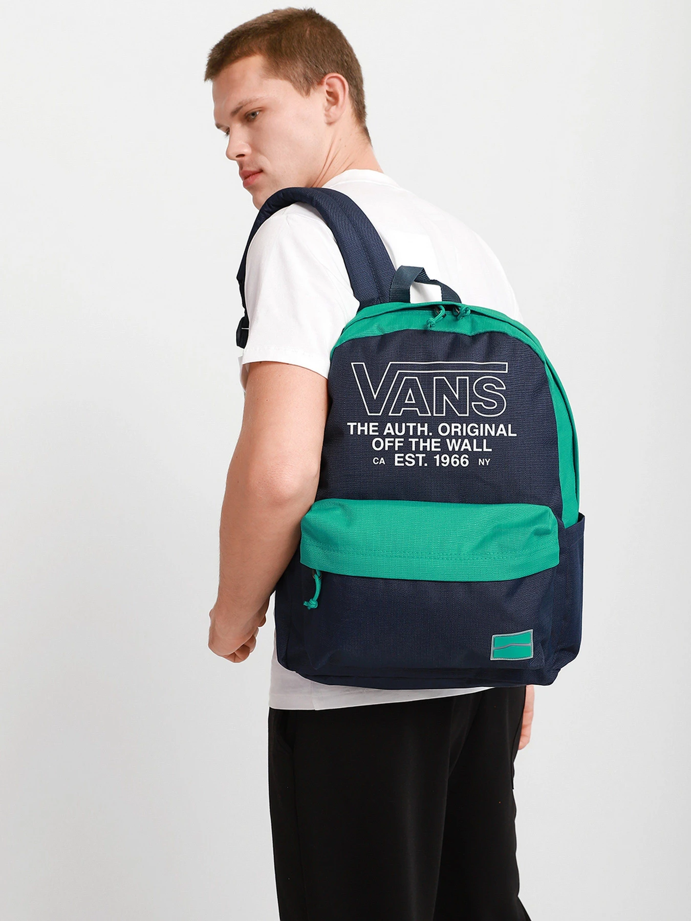 Рюкзаки Vans Old Skool H2O модель VN0A5E2SZDV1 Рюкзаки Vans Old Skool H2O модель VN0A5E2SZDV1 Фото