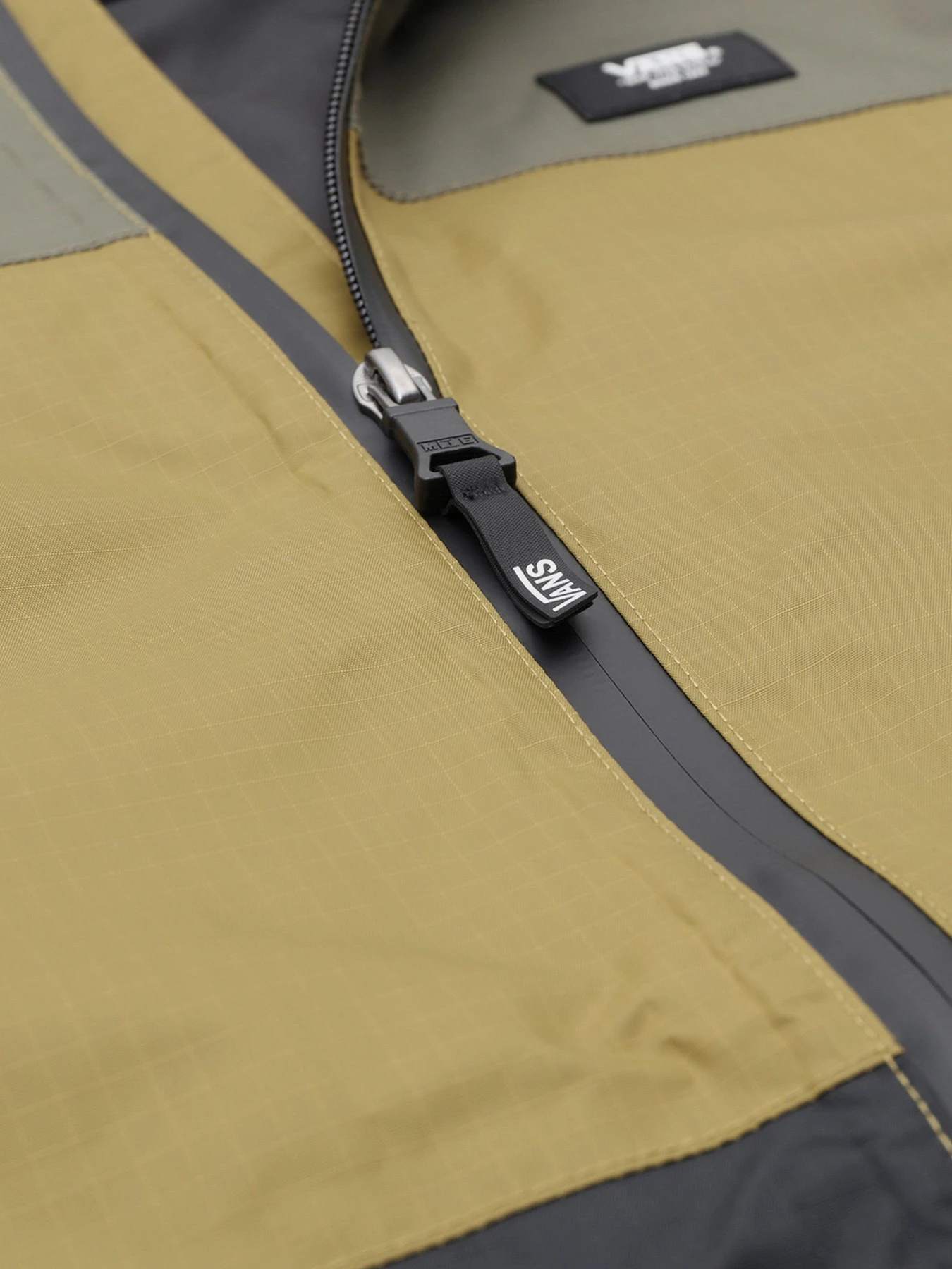 Куртки и дубленки Vans FRANKLIN MTE-2 модель VN0A5FPIZ9O1 Куртки и дубленки Vans FRANKLIN MTE-2 модель VN0A5FPIZ9O1 Фото