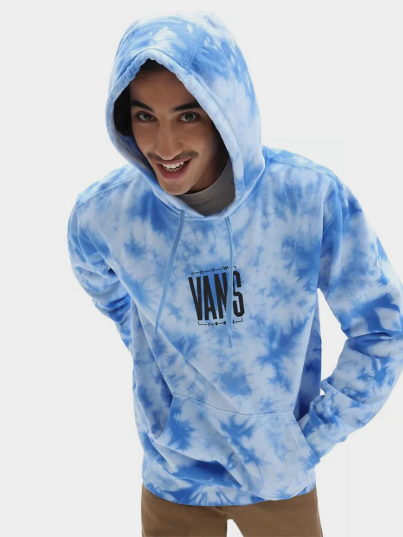 Худи и свитшоты Vans Tall Type Tie Dye модель VN0A5KEEZ8G1 Худи и свитшоты Vans Tall Type Tie Dye модель VN0A5KEEZ8G1 Фото