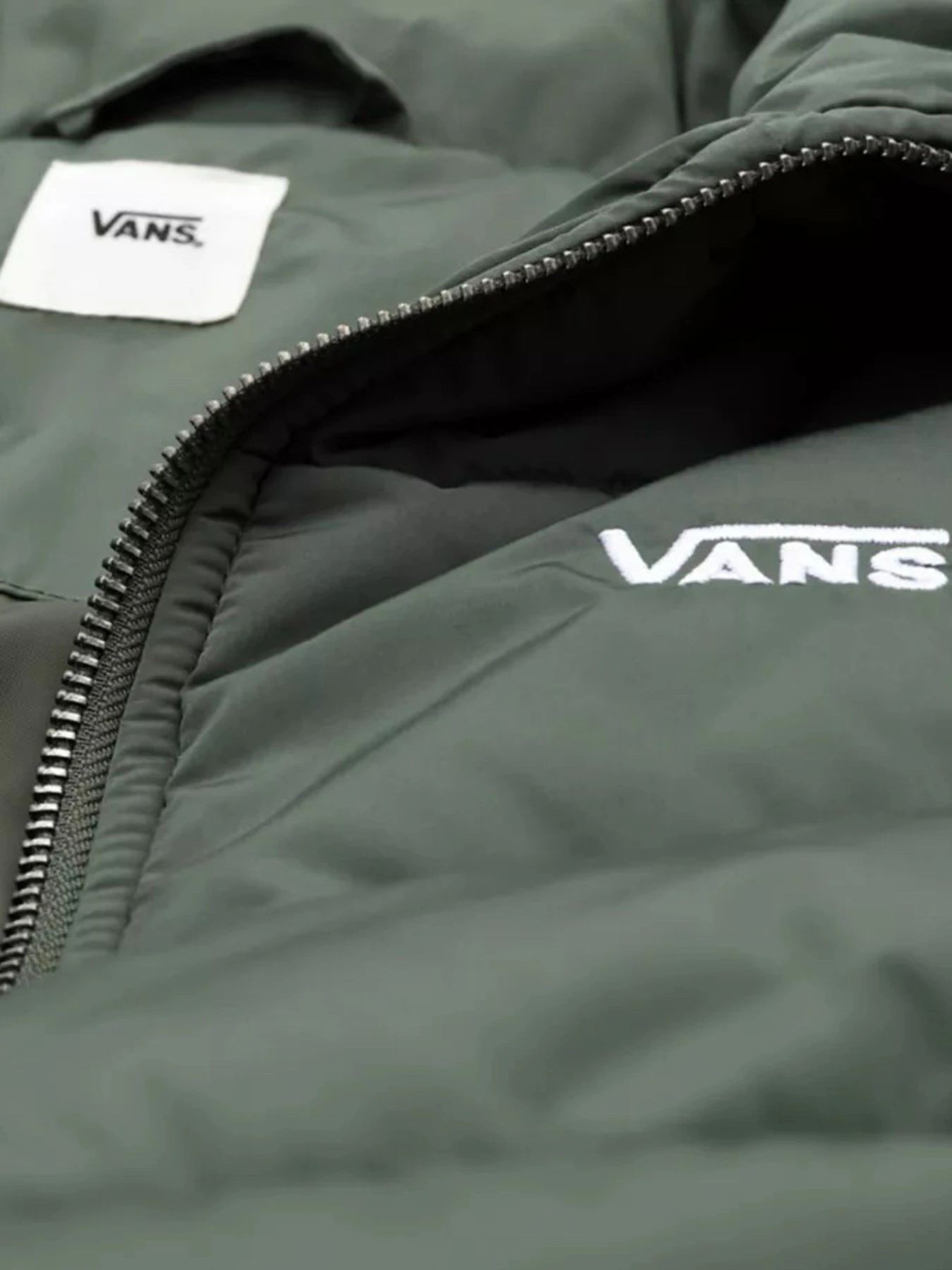 Куртки и дубленки Vans Foundry V Puffer MTE модель VN0A4V8M7WJ1 Куртки и дубленки Vans Foundry V Puffer MTE модель VN0A4V8M7WJ1 Фото