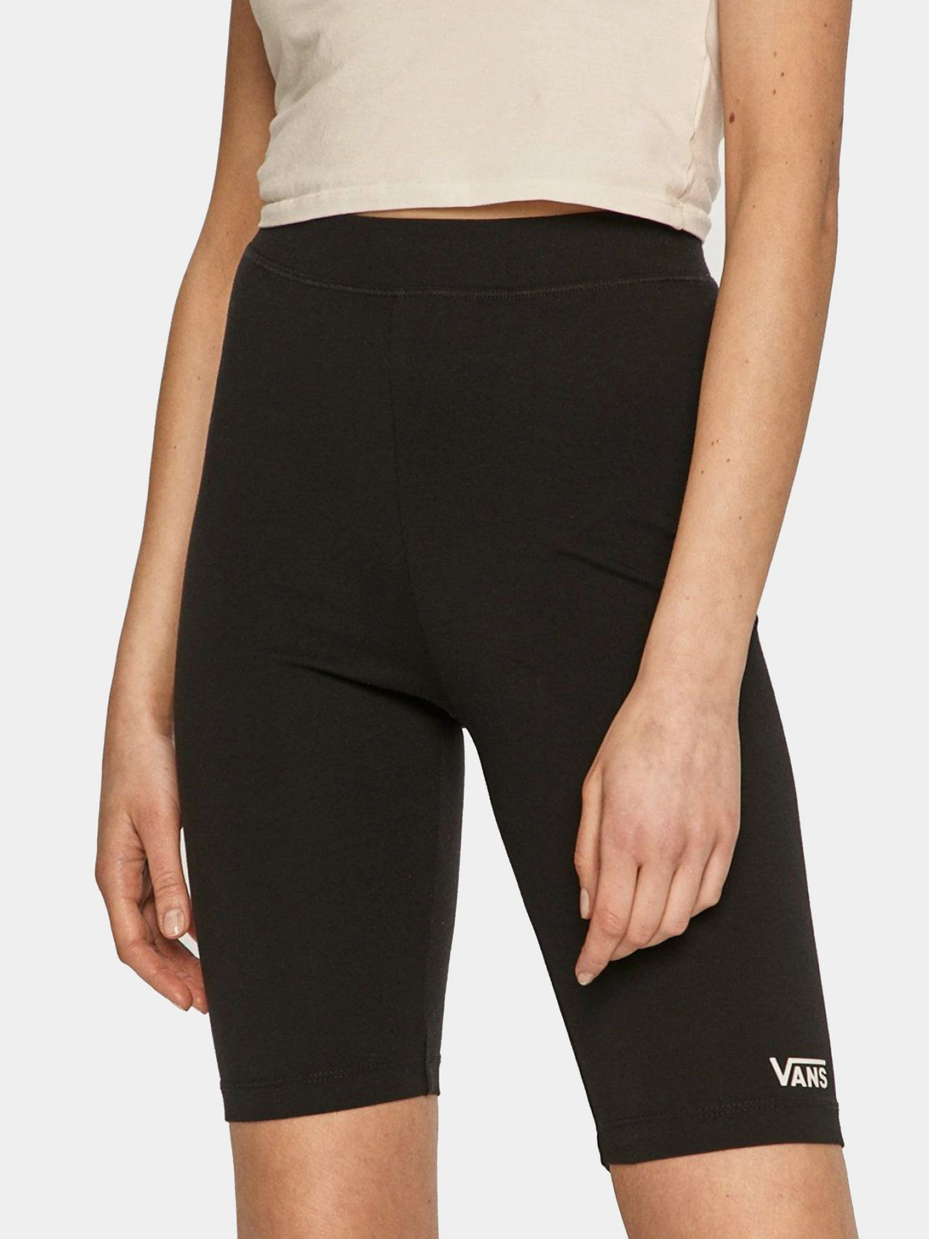 Шорты Vans Flying V Legging Short модель VN0A4Q4BBLK1 Шорты Vans Flying V Legging Short модель VN0A4Q4BBLK1 Фото