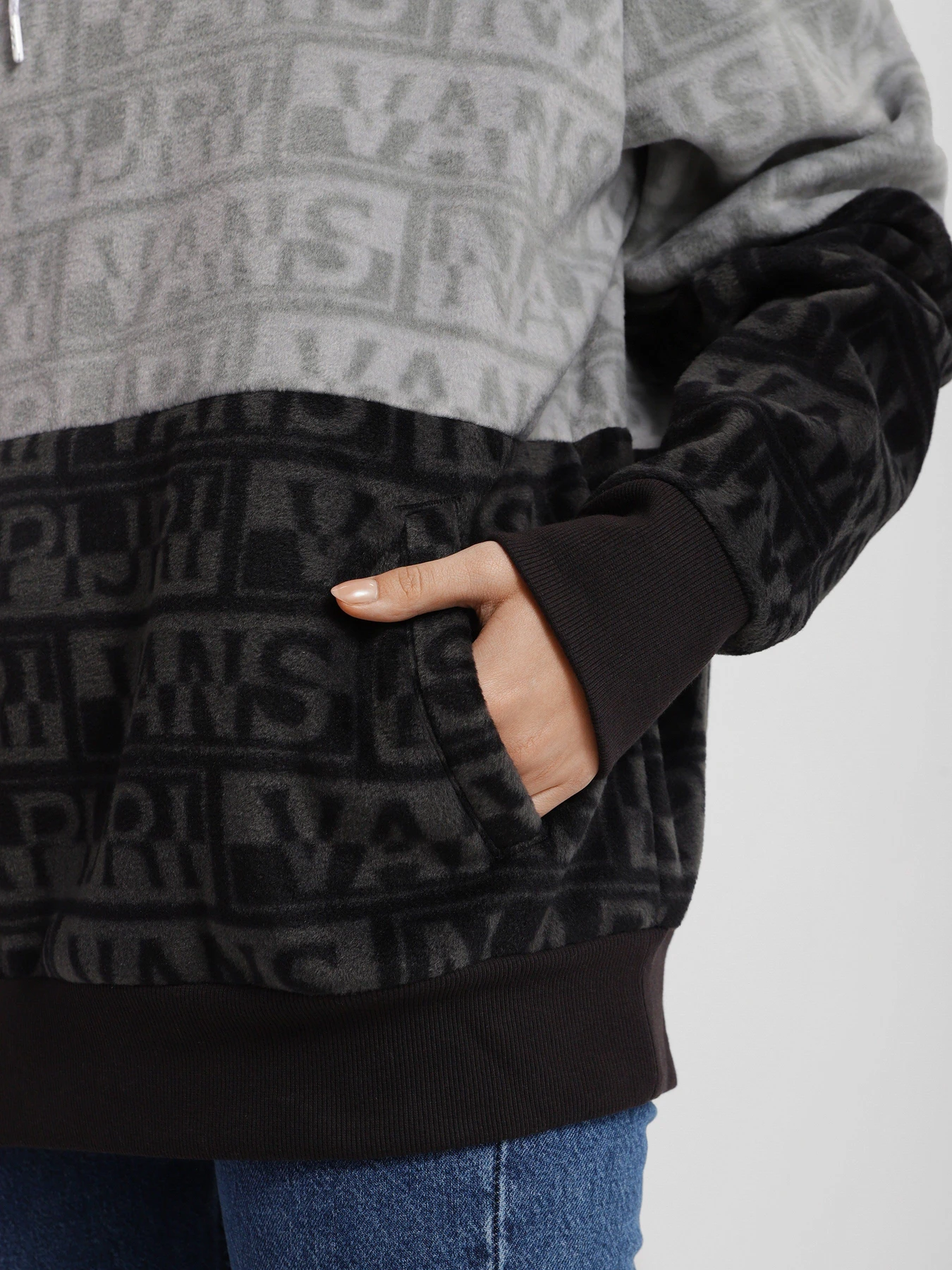 Худі та світшоти Vans X NAPAPIJRI FLEECE модель VN0A53WWBLK1 Худі та світшоти Vans X NAPAPIJRI FLEECE модель VN0A53WWBLK1 Фото