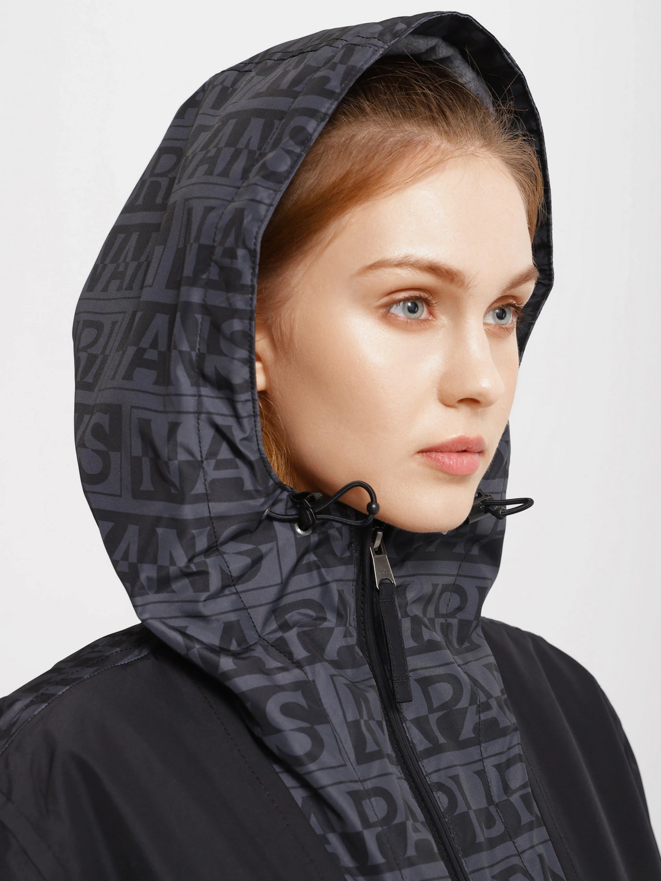 Куртки и дубленки Vans X NAPAPIJRI Anorak Jacket модель VN0A53WXBLK1 Куртки и дубленки Vans X NAPAPIJRI Anorak Jacket модель VN0A53WXBLK1 Фото