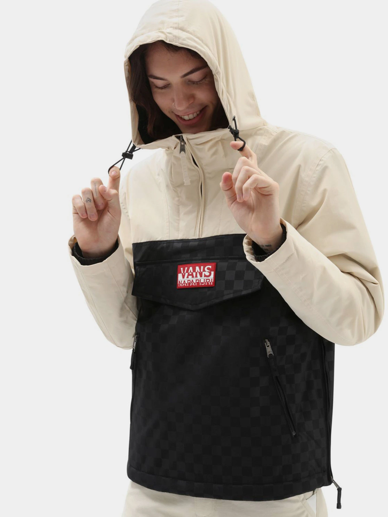 Куртки и дубленки Vans X NAPAPIJRI Anorak Jacket модель VN0A5KLZZ3O1 Куртки и дубленки Vans X NAPAPIJRI Anorak Jacket модель VN0A5KLZZ3O1 Фото