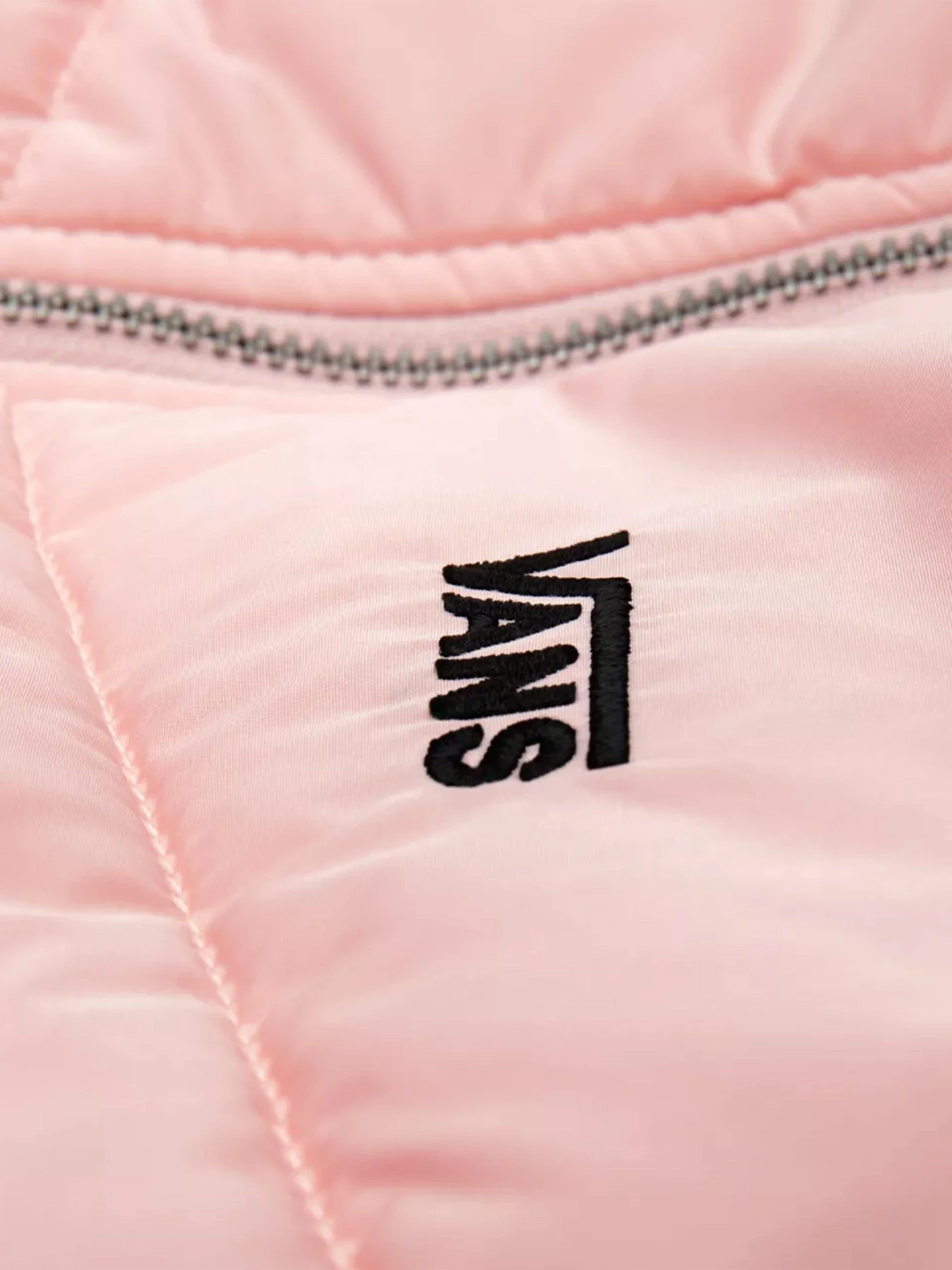 Куртки та дублянки Vans Foundry Puffer MTE модель VN0A53PLZJY1 Куртки та дублянки Vans Foundry Puffer MTE модель VN0A53PLZJY1 Фото