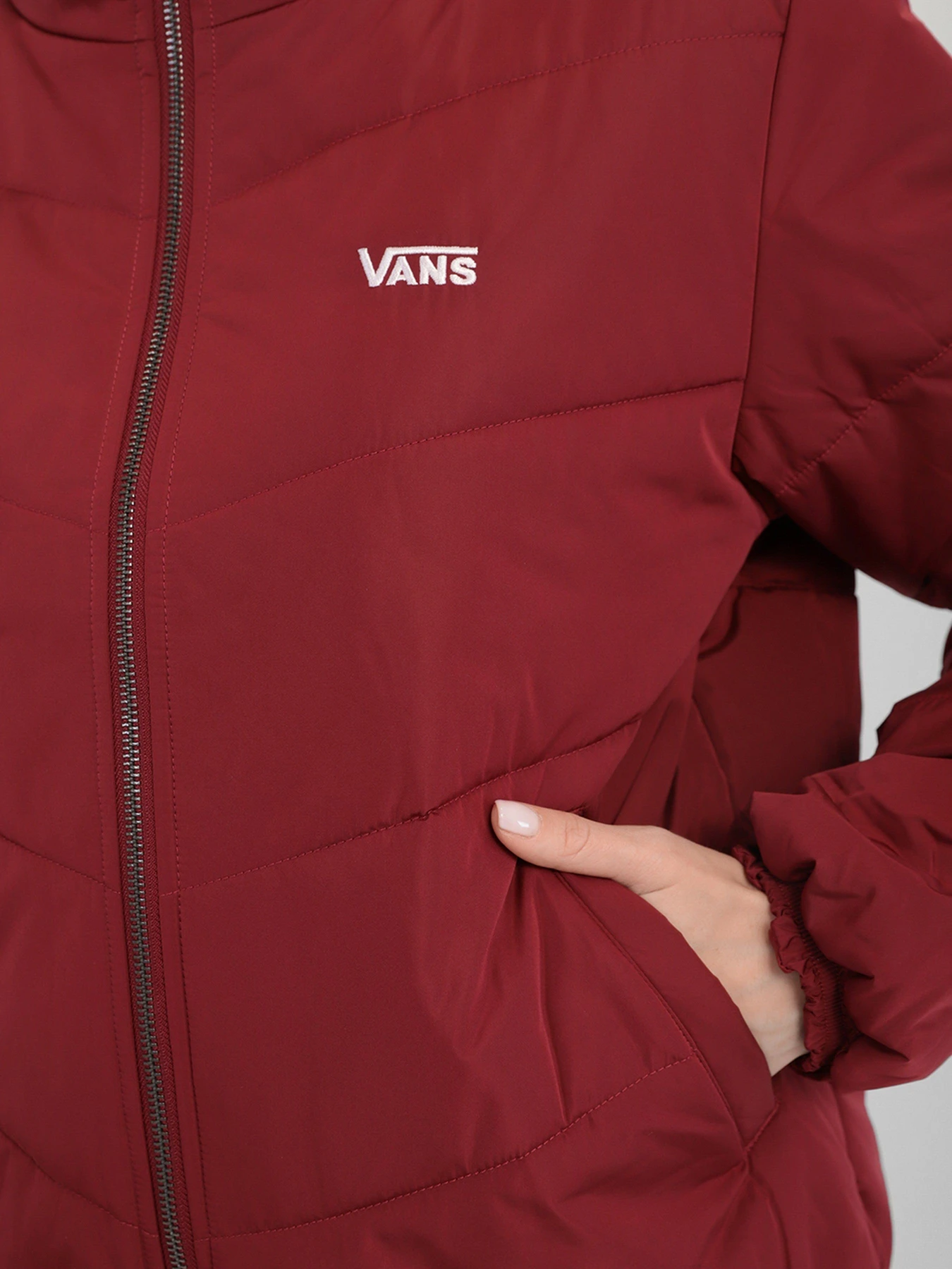 Куртки и дубленки Vans Foundry V Puffer MTE модель VN0A4V8MZBS1 Куртки и дубленки Vans Foundry V Puffer MTE модель VN0A4V8MZBS1 Фото