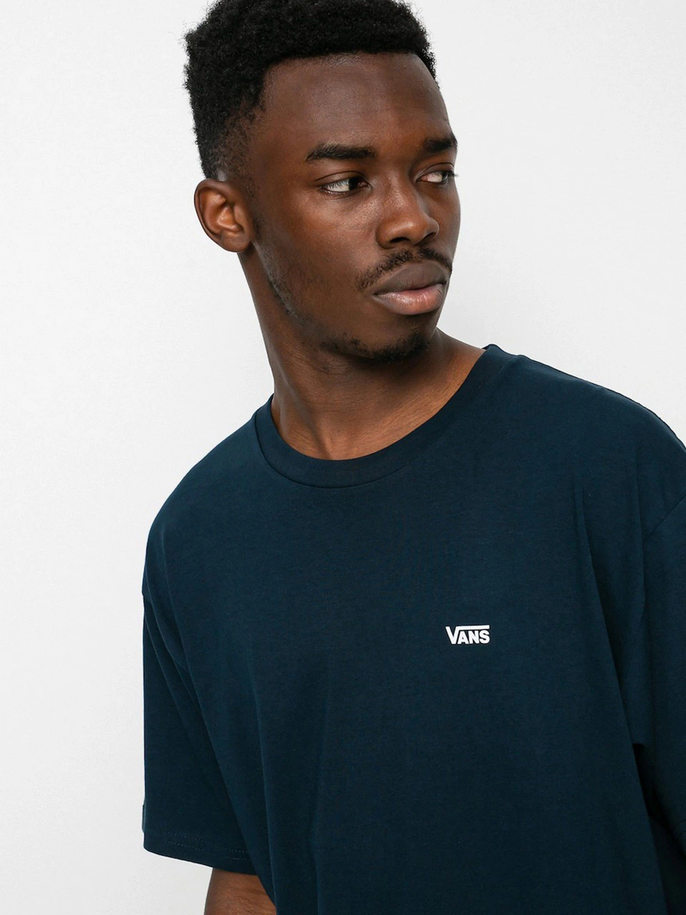 Футболки и поло Vans Left Chest Logo модель VN0A3CZENAV1 Футболки и поло Vans Left Chest Logo модель VN0A3CZENAV1 Фото