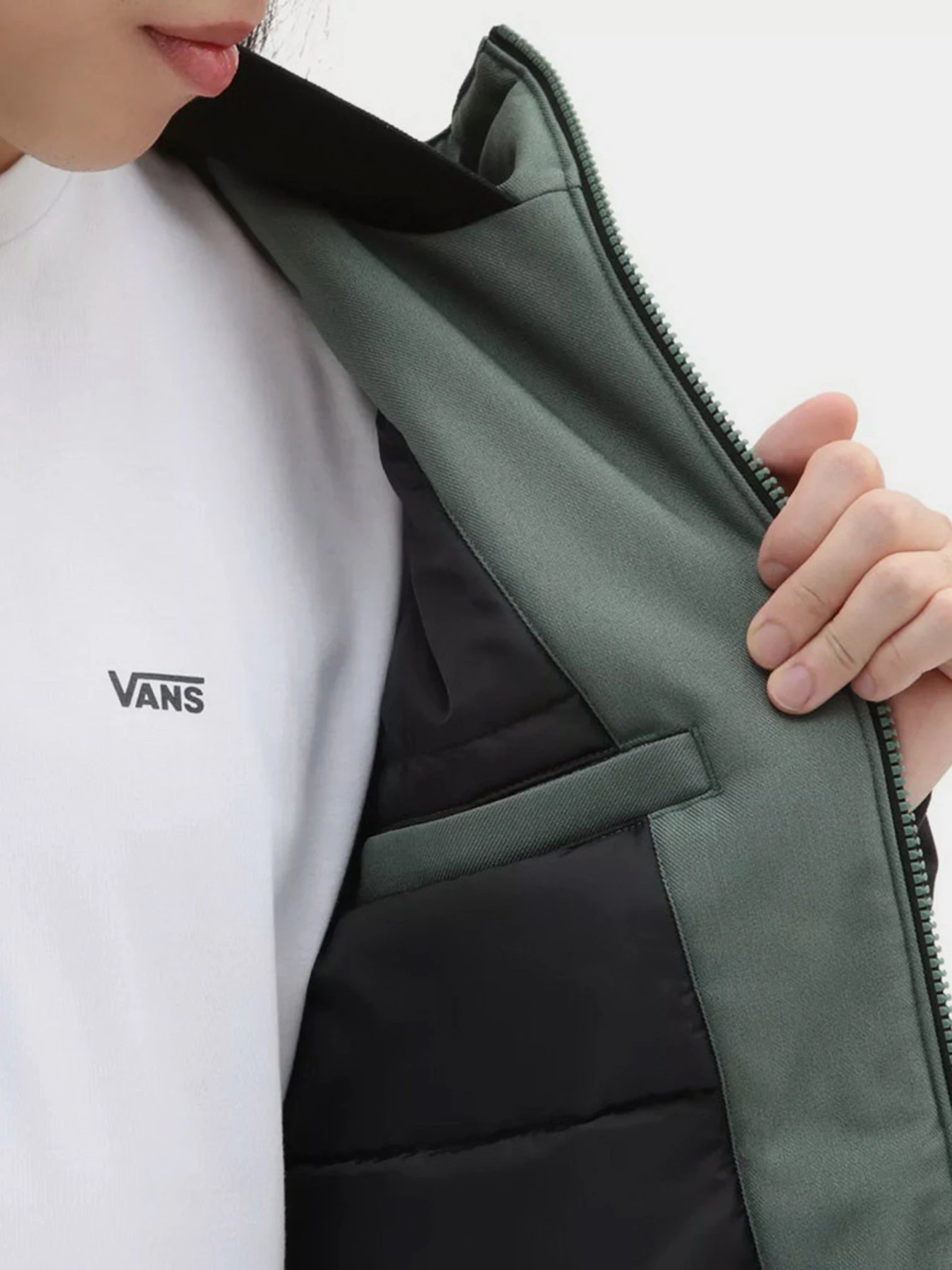Куртки и дубленки Vans Wells модель VN0A5KQEQ7M1 Куртки и дубленки Vans Wells модель VN0A5KQEQ7M1 Фото