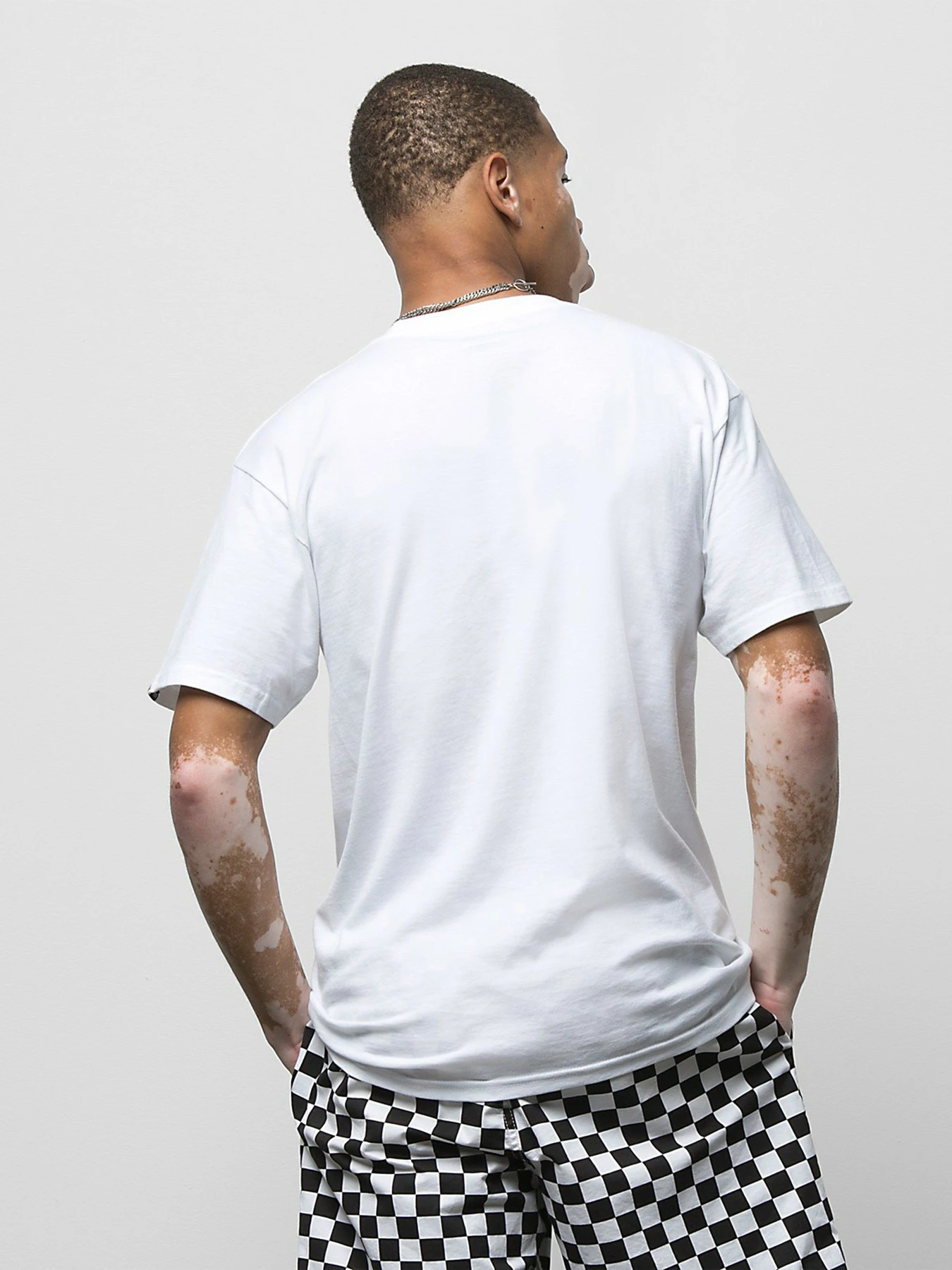 Футболки и поло Vans модель VN0A7S6QWHT1 Футболки и поло Vans модель VN0A7S6QWHT1 Фото