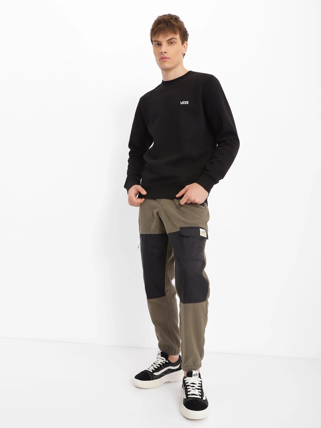 Худи и свитшоты Vans Core Basic Crew модель VN0A7YDUBLK1 Худи и свитшоты Vans Core Basic Crew модель VN0A7YDUBLK1 Фото