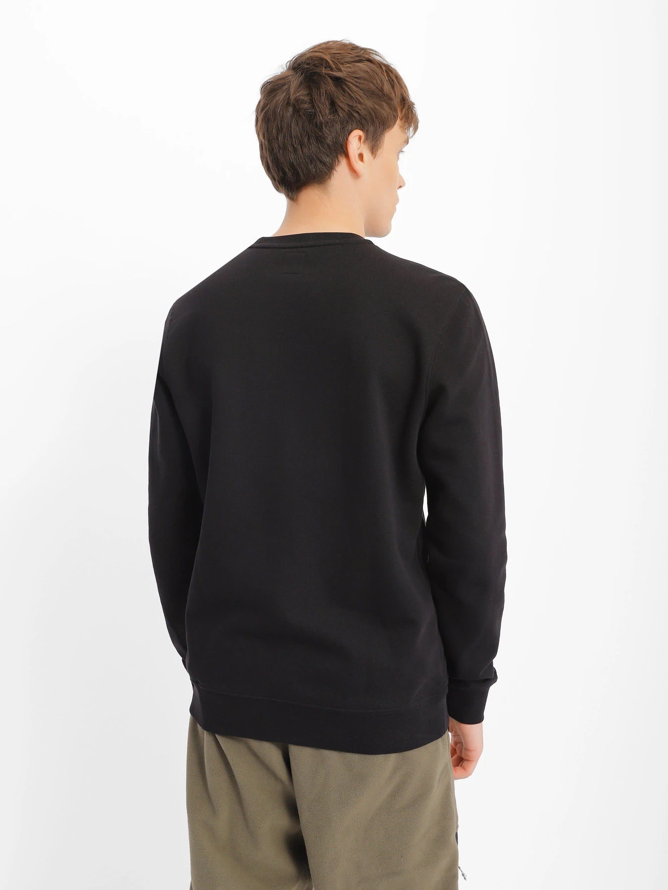 Худи и свитшоты Vans Core Basic Crew модель VN0A7YDUBLK1 Худи и свитшоты Vans Core Basic Crew модель VN0A7YDUBLK1 Фото