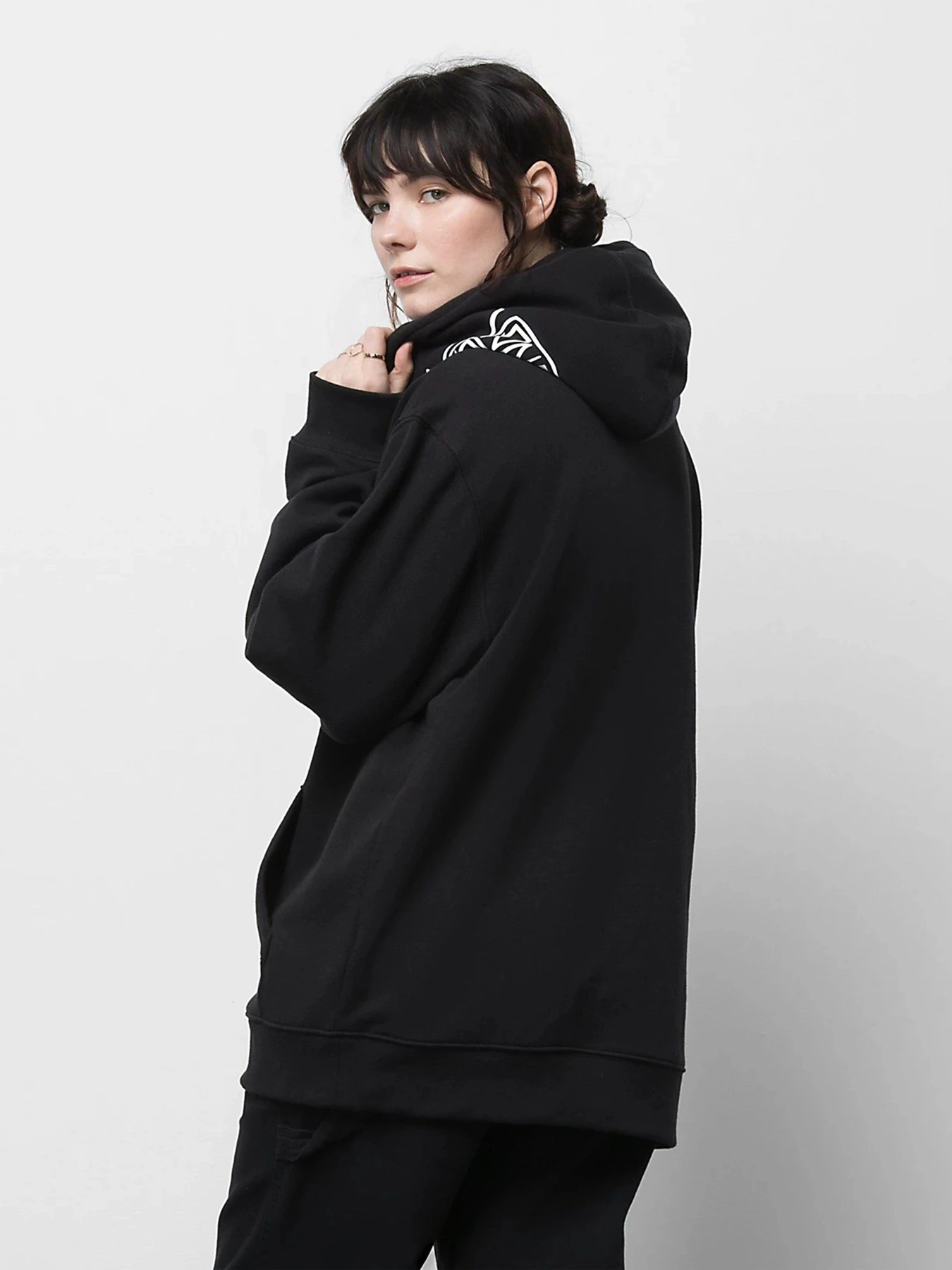Худи и свитшоты Vans Elijah Berle Fleece модель VN0000B4BLK1 Худи и свитшоты Vans Elijah Berle Fleece модель VN0000B4BLK1 Фото