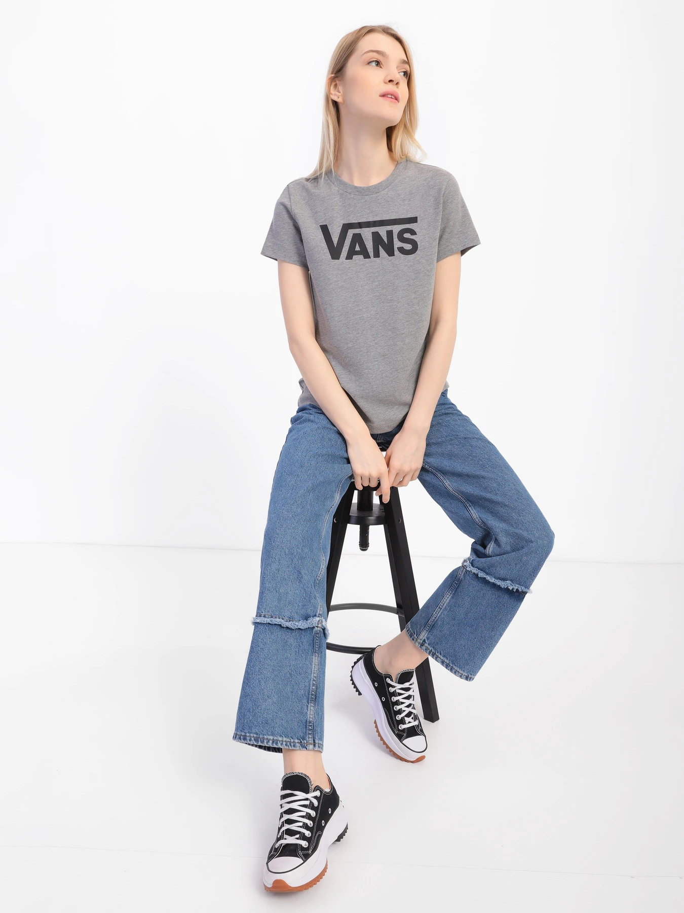 Футболки і поло Vans Flying V Crew модель VN0A3UP4GRH1 Футболки і поло Vans Flying V Crew модель VN0A3UP4GRH1 Фото