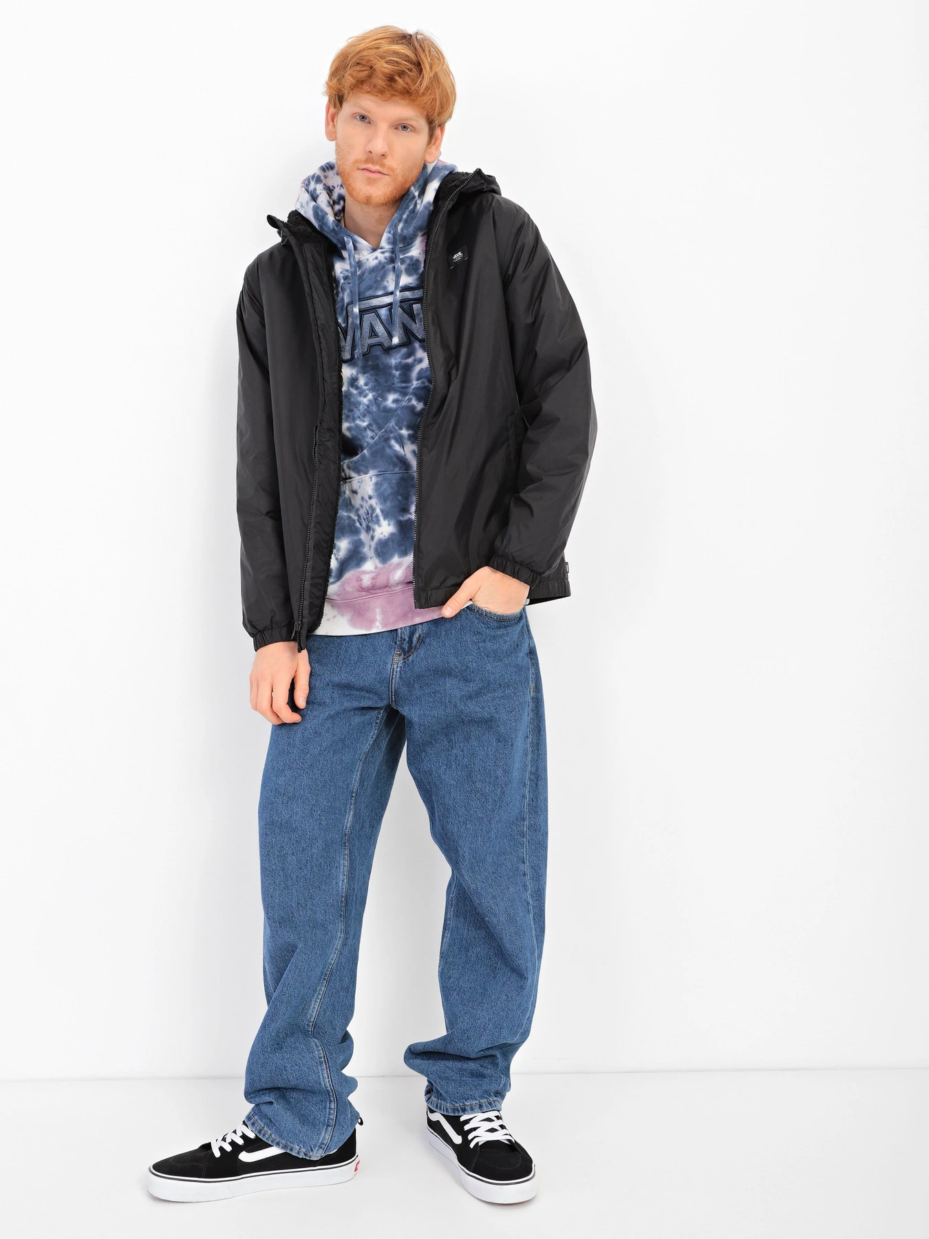 Куртки и дубленки Vans Harvard Windbreaker модель VN0A7S8WBLK1 Куртки и дубленки Vans Harvard Windbreaker модель VN0A7S8WBLK1 Фото