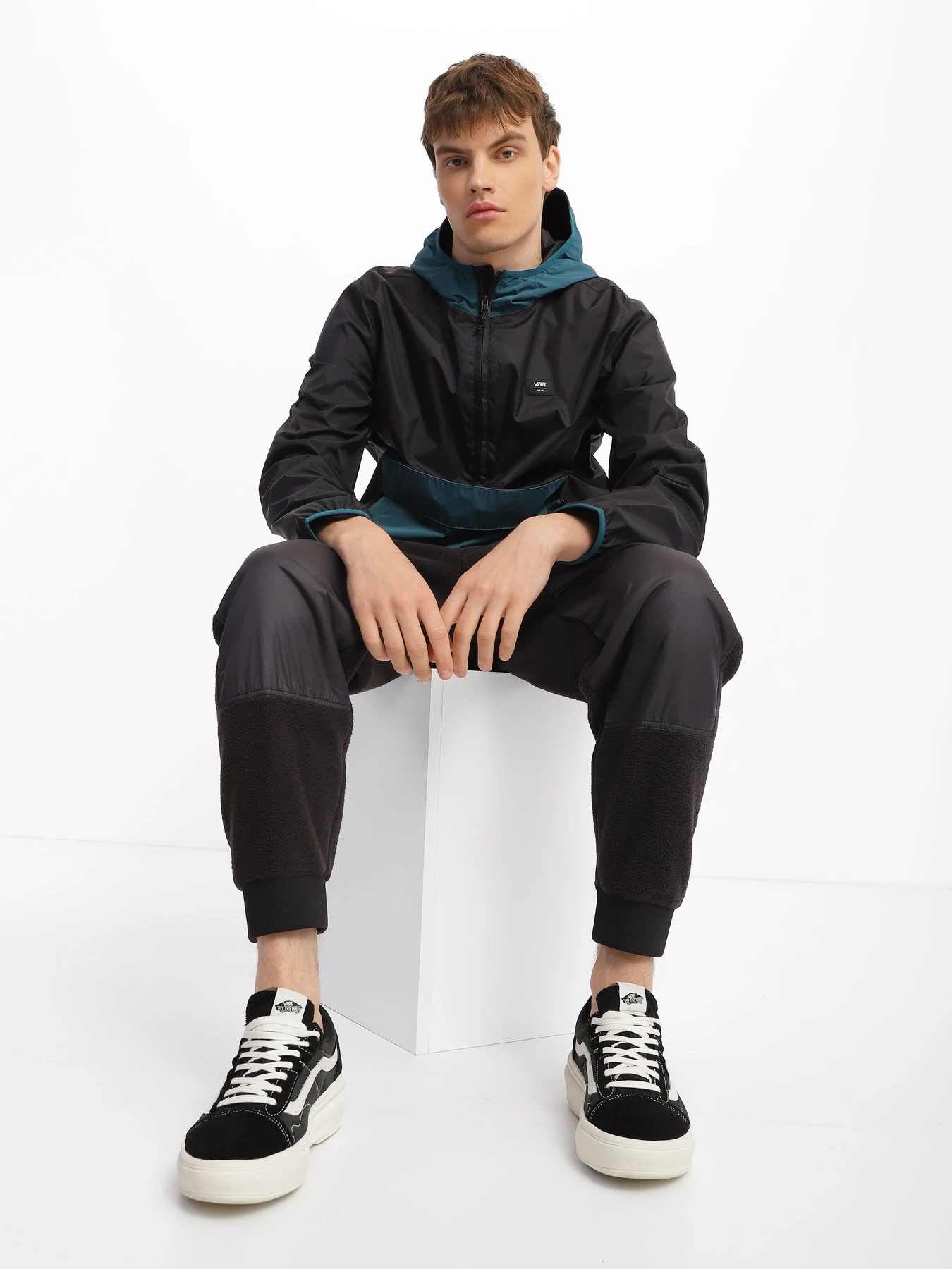 Куртки и дубленки Vans Lawrence Anorak модель VN0A7S8PEHU1 Фото