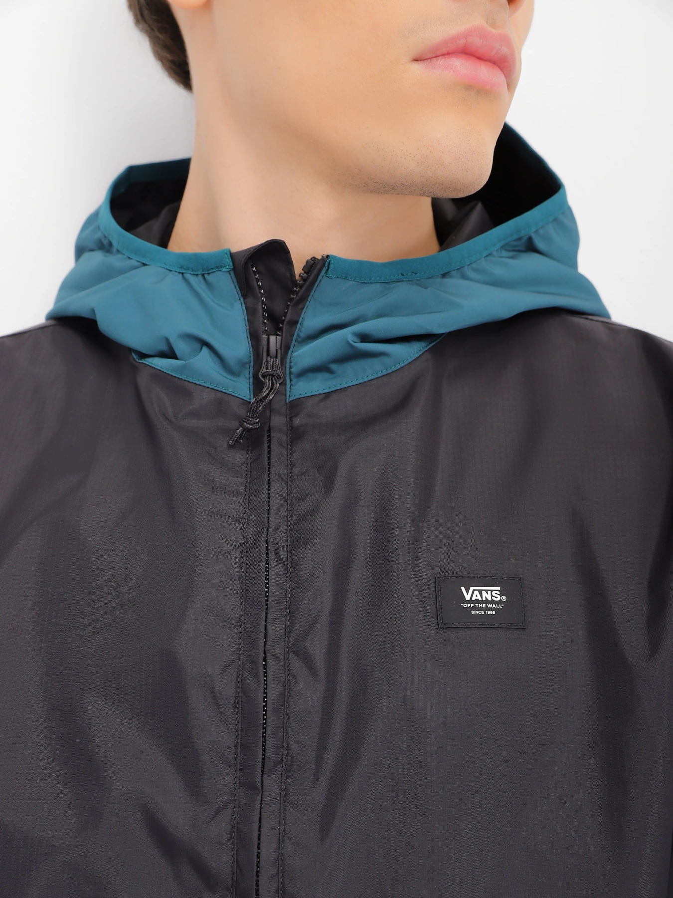 Куртки и дубленки Vans Lawrence Anorak модель VN0A7S8PEHU1 Фото