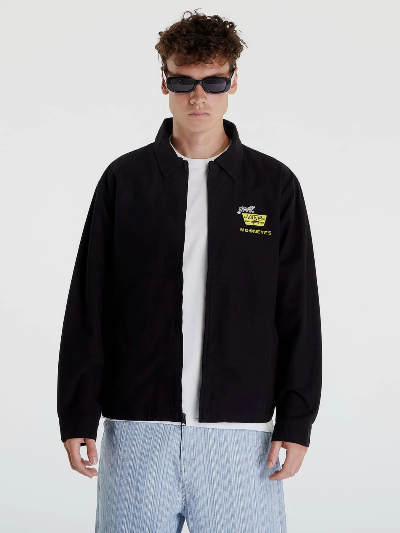 Куртки та дублянки Vans X MOONEYES модель VN0000BBBLK1 Куртки та дублянки Vans X MOONEYES модель VN0000BBBLK1 Фото