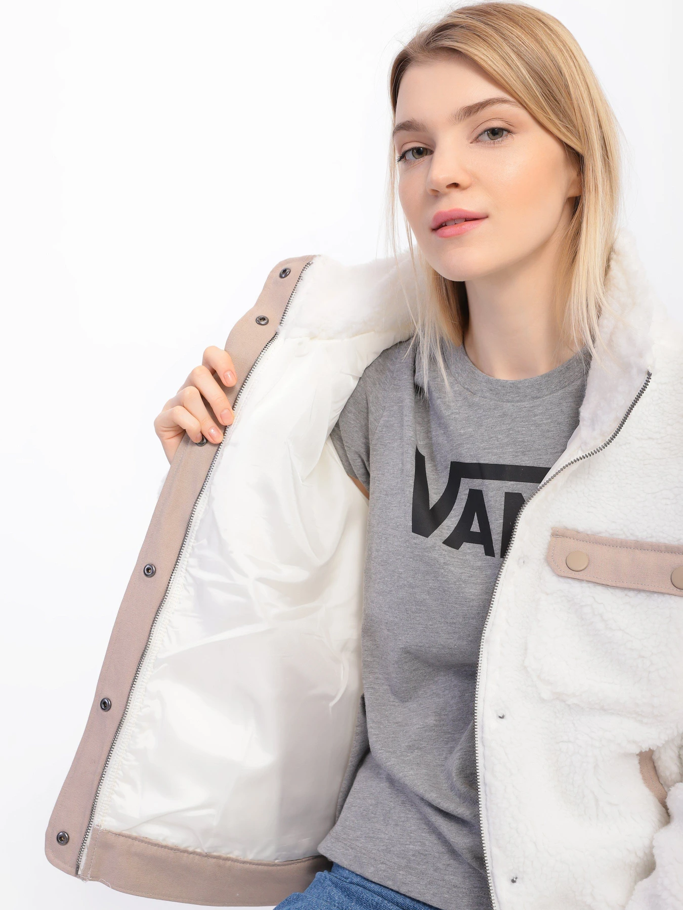 Худи и свитшоты Vans Cozy Шерпа модель VN0A7RO4FS81 Худи и свитшоты Vans Cozy Шерпа модель VN0A7RO4FS81 Фото