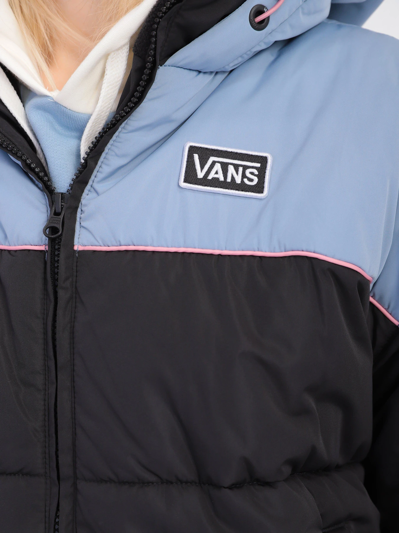 Куртки и дубленки Vans Hard Rain модель VN0A7ROCBLK1 Куртки и дубленки Vans Hard Rain модель VN0A7ROCBLK1 Фото