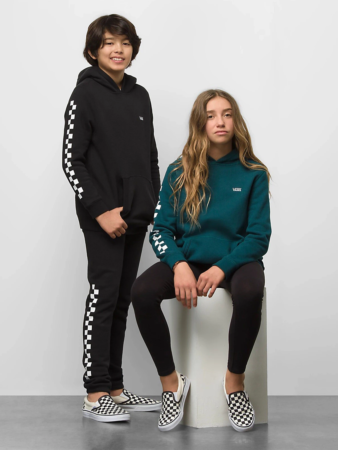 Худи и свитшоты Vans Comfycush Pullover модель VN00001XBLK1 Худи и свитшоты Vans Comfycush Pullover модель VN00001XBLK1 Фото