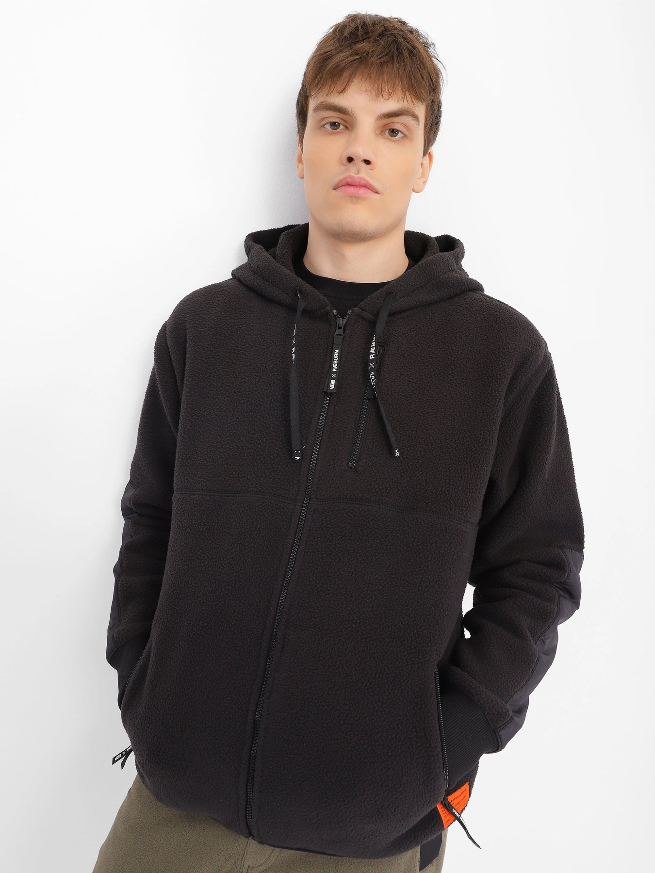 Худи и свитшоты Vans RAEBURN POLAR MONT модель VN0000B2BLK1 Худи и свитшоты Vans RAEBURN POLAR MONT модель VN0000B2BLK1 Фото