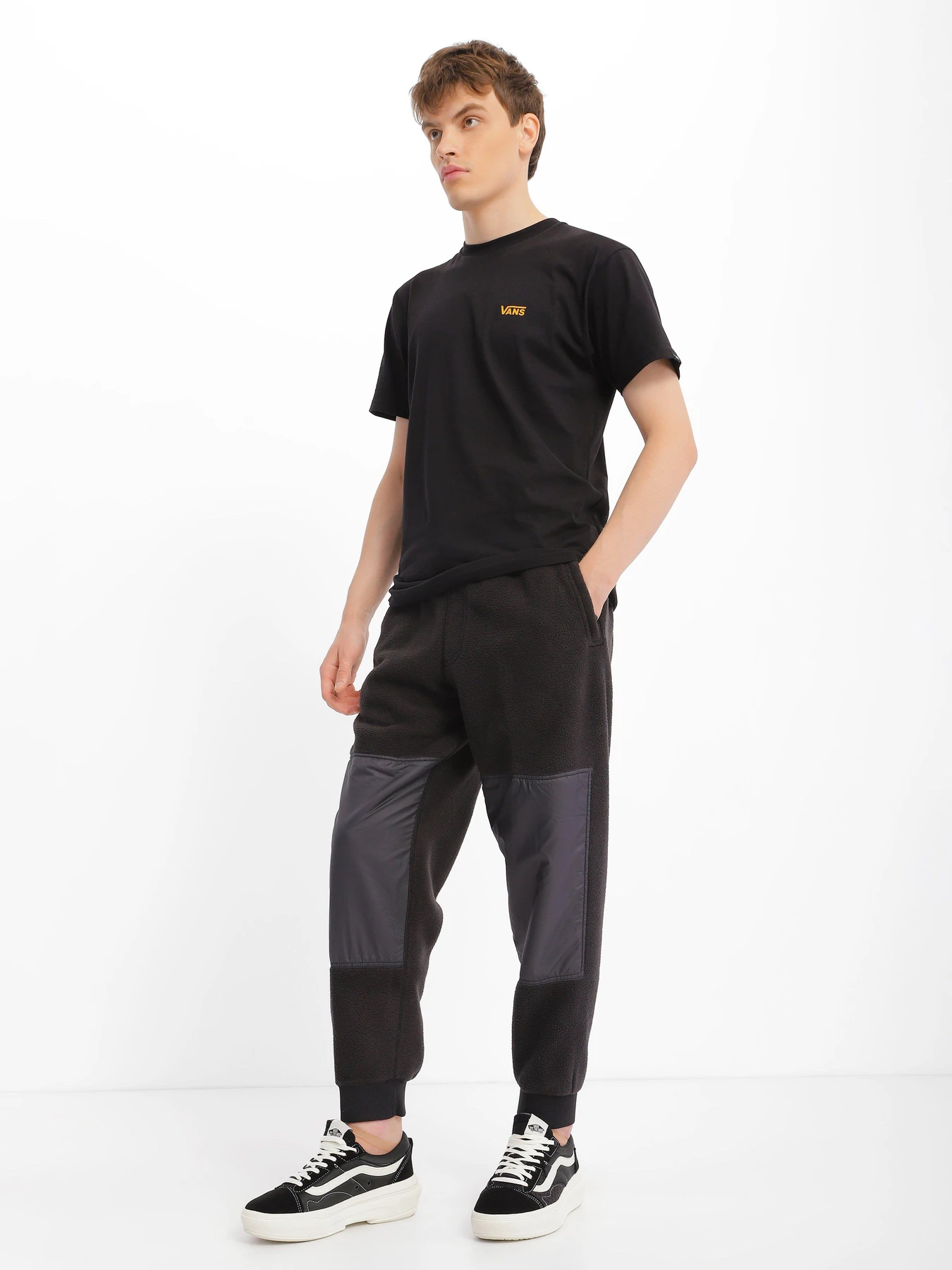 Брюки Vans Raeburn Relaxed Fleece модель VN0000H6BLK1 Брюки Vans Raeburn Relaxed Fleece модель VN0000H6BLK1 Фото