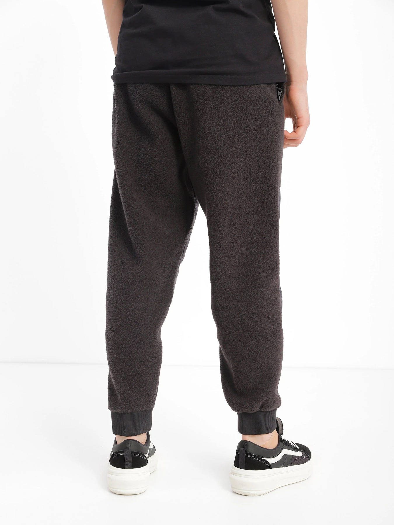 Брюки Vans Raeburn Relaxed Fleece модель VN0000H6BLK1 Брюки Vans Raeburn Relaxed Fleece модель VN0000H6BLK1 Фото