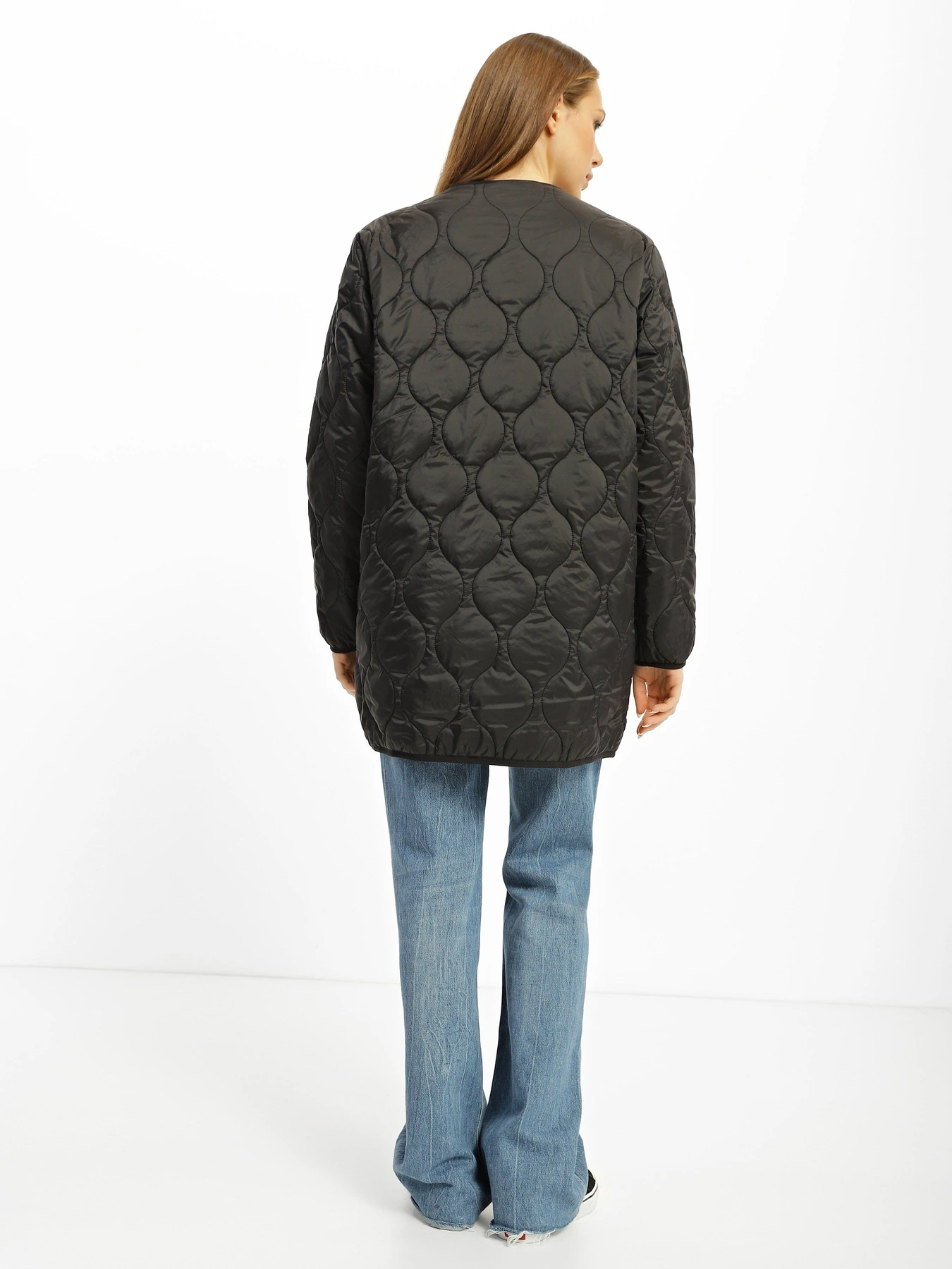 Куртки и дубленки Vans Long Reversible Liner модель VN0A7RNKBLK1 Куртки и дубленки Vans Long Reversible Liner модель VN0A7RNKBLK1 Фото