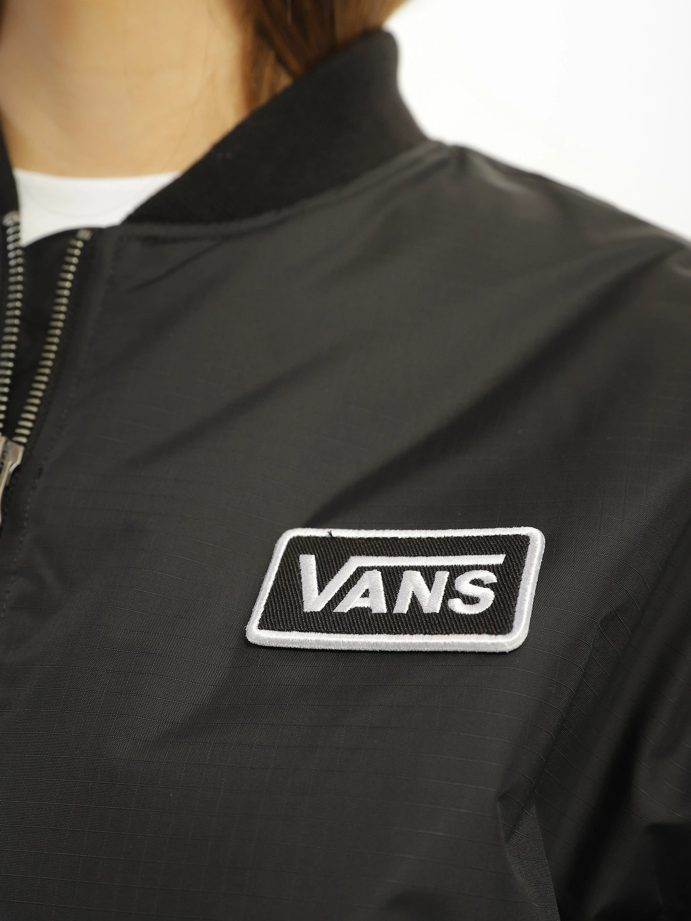 Куртки и дубленки Vans Pilot Crew модель VN0A7RMNBLK1 Куртки и дубленки Vans Pilot Crew модель VN0A7RMNBLK1 Фото