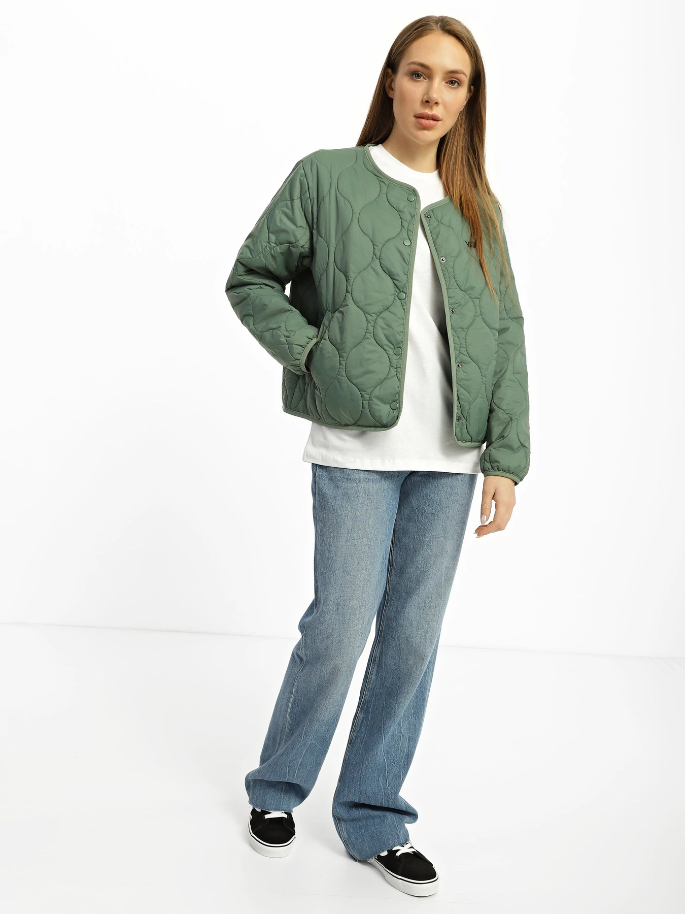 Куртки и дубленки Vans Short Reversible Liner модель VN0A7RNGYQW1 Куртки и дубленки Vans Short Reversible Liner модель VN0A7RNGYQW1 Фото