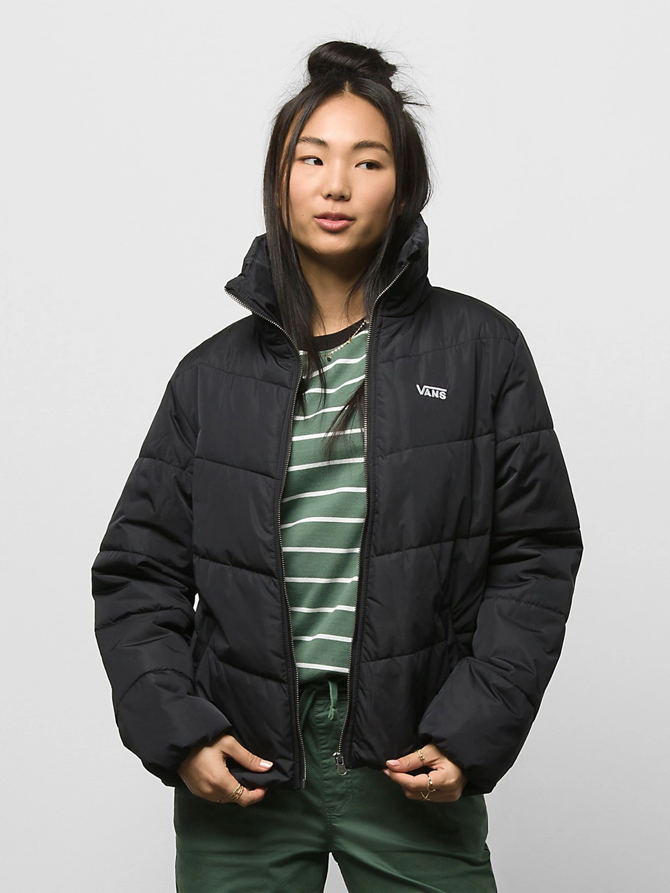 Куртки и дубленки Vans Foundry Puffer MTE-1 модель VN0A7YK5BLK1 Куртки и дубленки Vans Foundry Puffer MTE-1 модель VN0A7YK5BLK1 Фото
