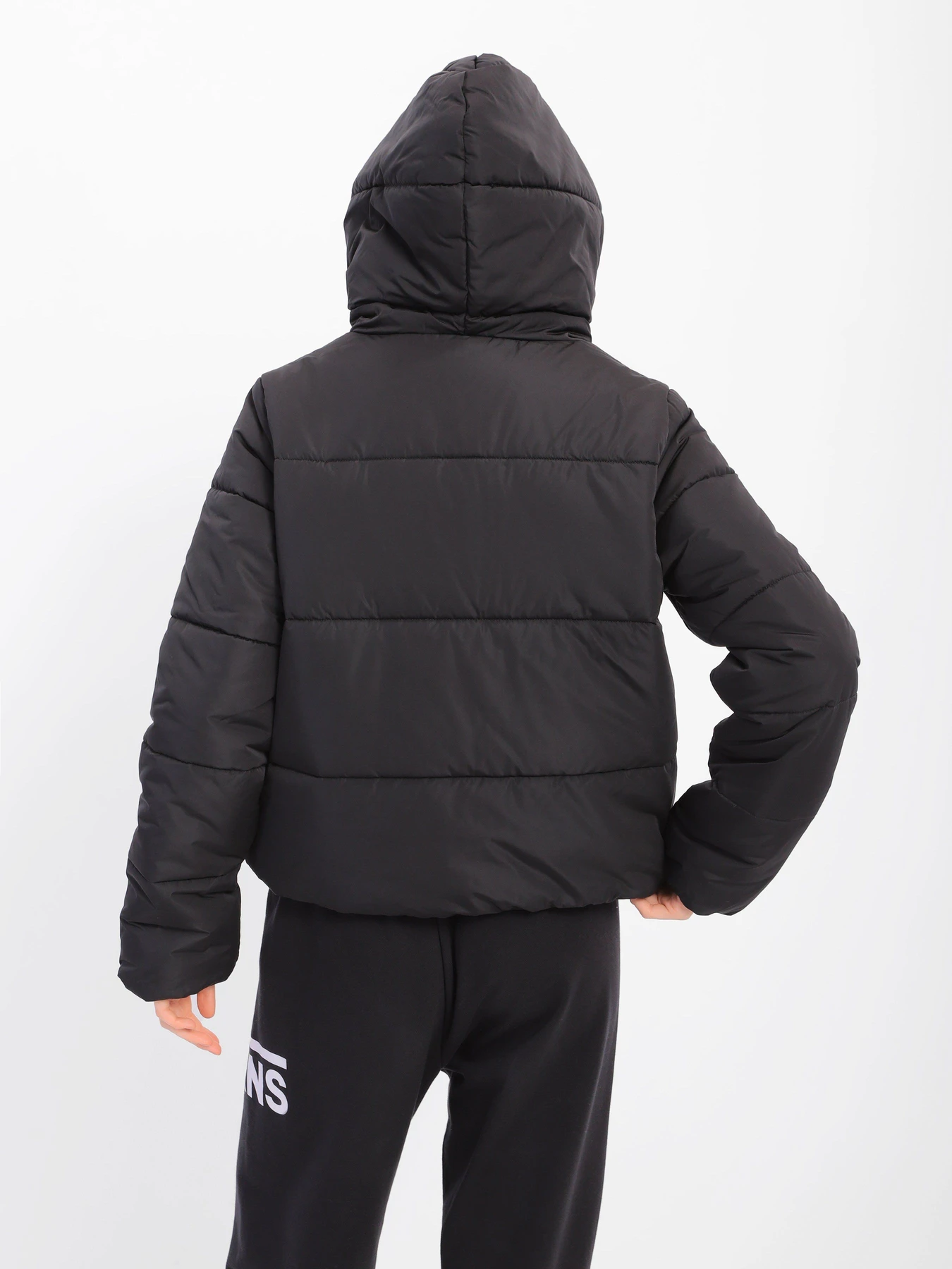 Куртки и дубленки Vans Short Puffer 2 модель VN0A4B8MBLK1 Куртки и дубленки Vans Short Puffer 2 модель VN0A4B8MBLK1 Фото