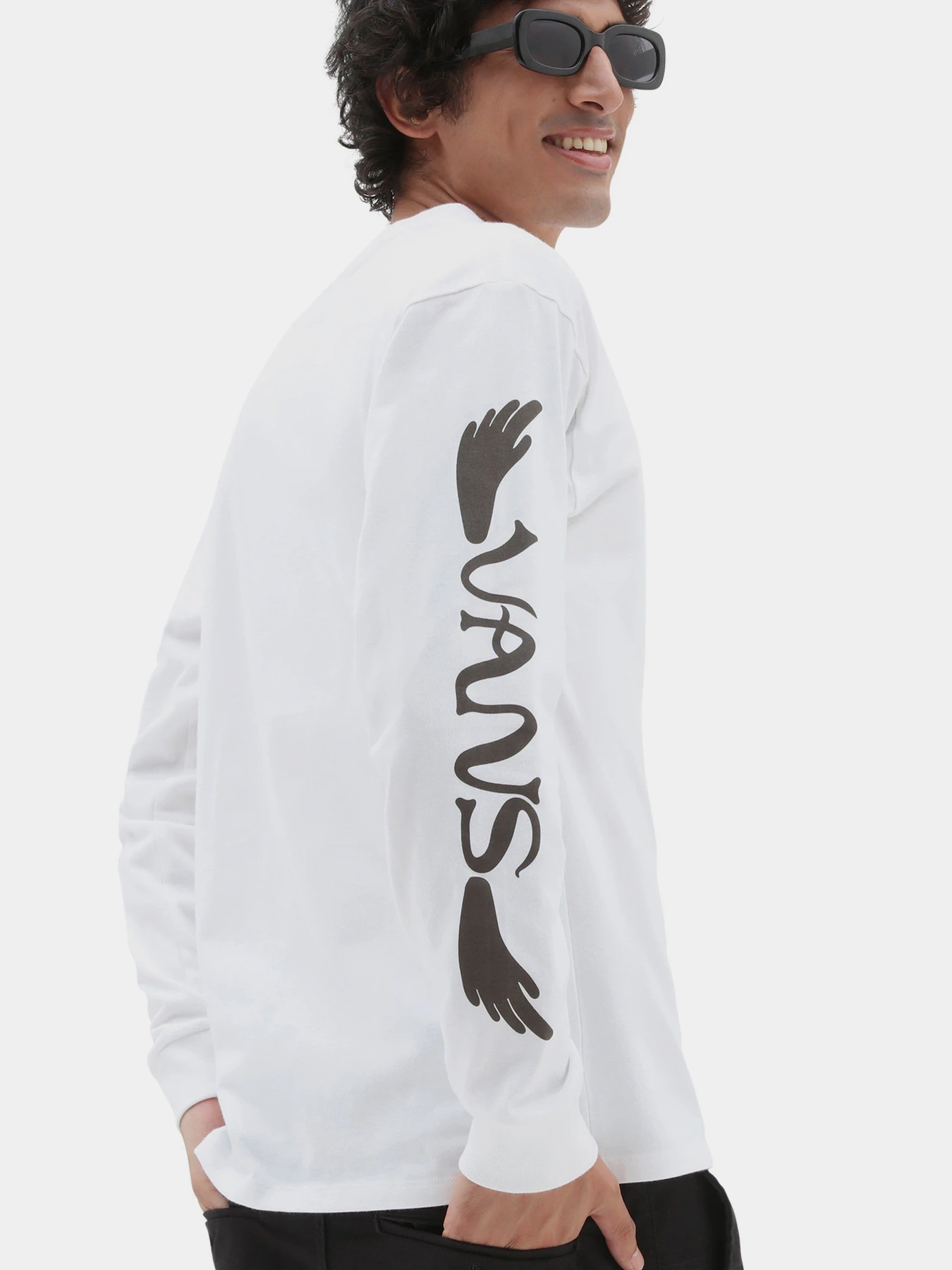 Худи и свитшоты Vans Dakota Roche модель VN0008CJWHT1 Худи и свитшоты Vans Dakota Roche модель VN0008CJWHT1 Фото