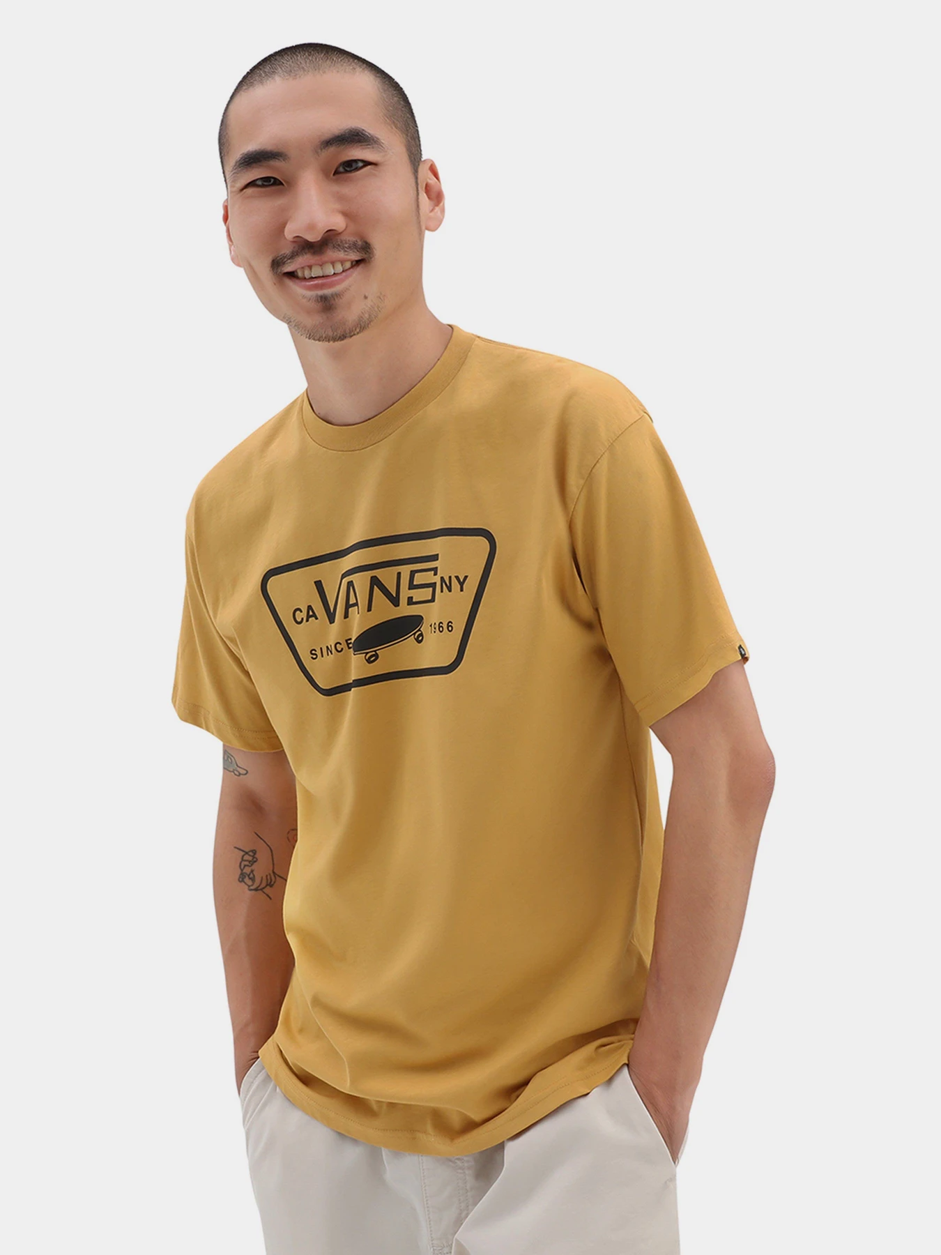 Футболки і поло Vans Full Patch модель VN000QN8BWV1 Футболки і поло Vans Full Patch модель VN000QN8BWV1 Фото