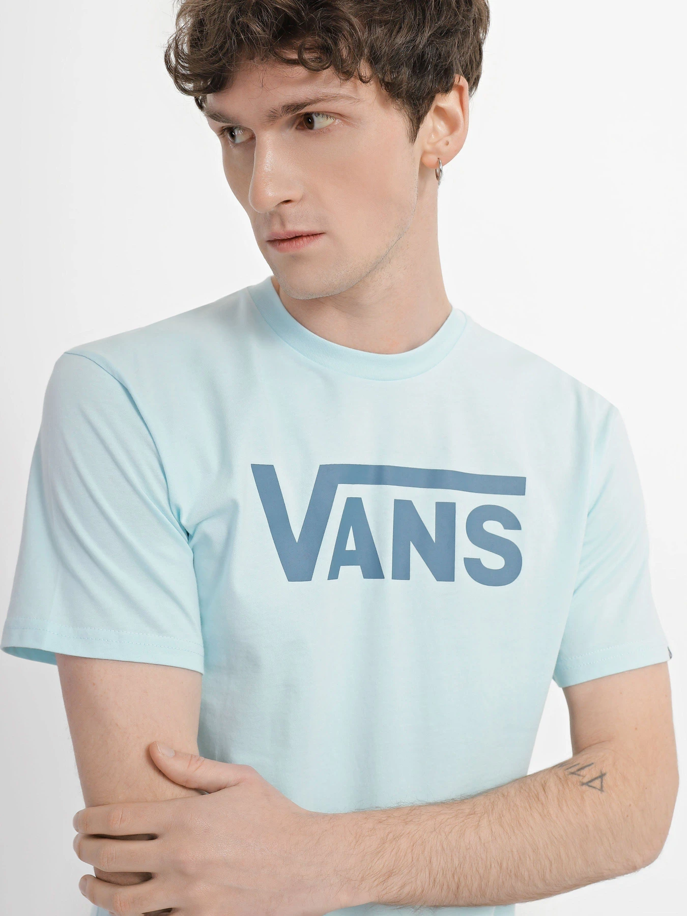 Футболки і поло Vans Classic модель VN000GGGBVP1 Футболки і поло Vans Classic модель VN000GGGBVP1 Фото