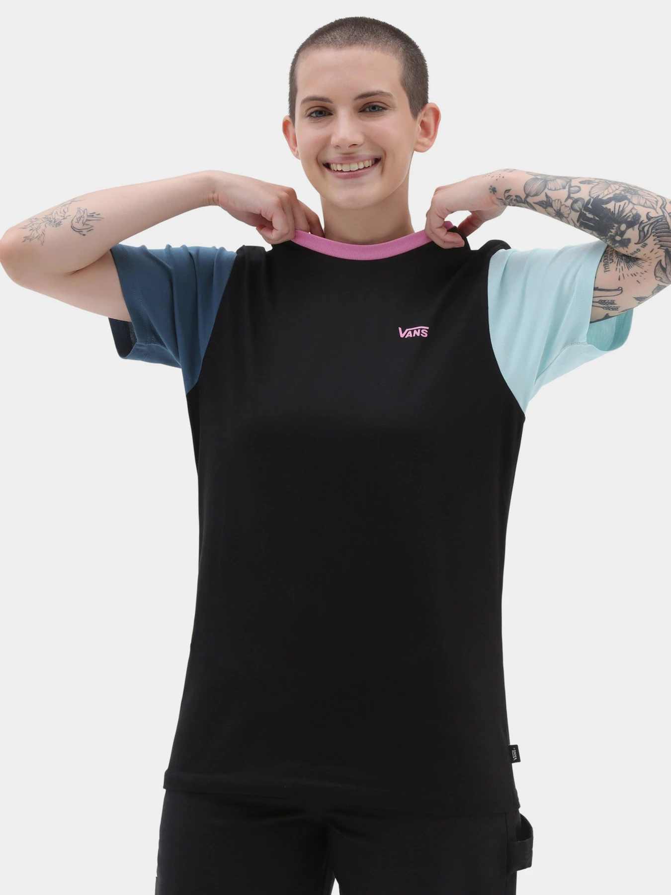 Футболки і поло Vans Left Chest Colorblock модель VN0A7RSQBR51 Футболки і поло Vans Left Chest Colorblock модель VN0A7RSQBR51 Фото