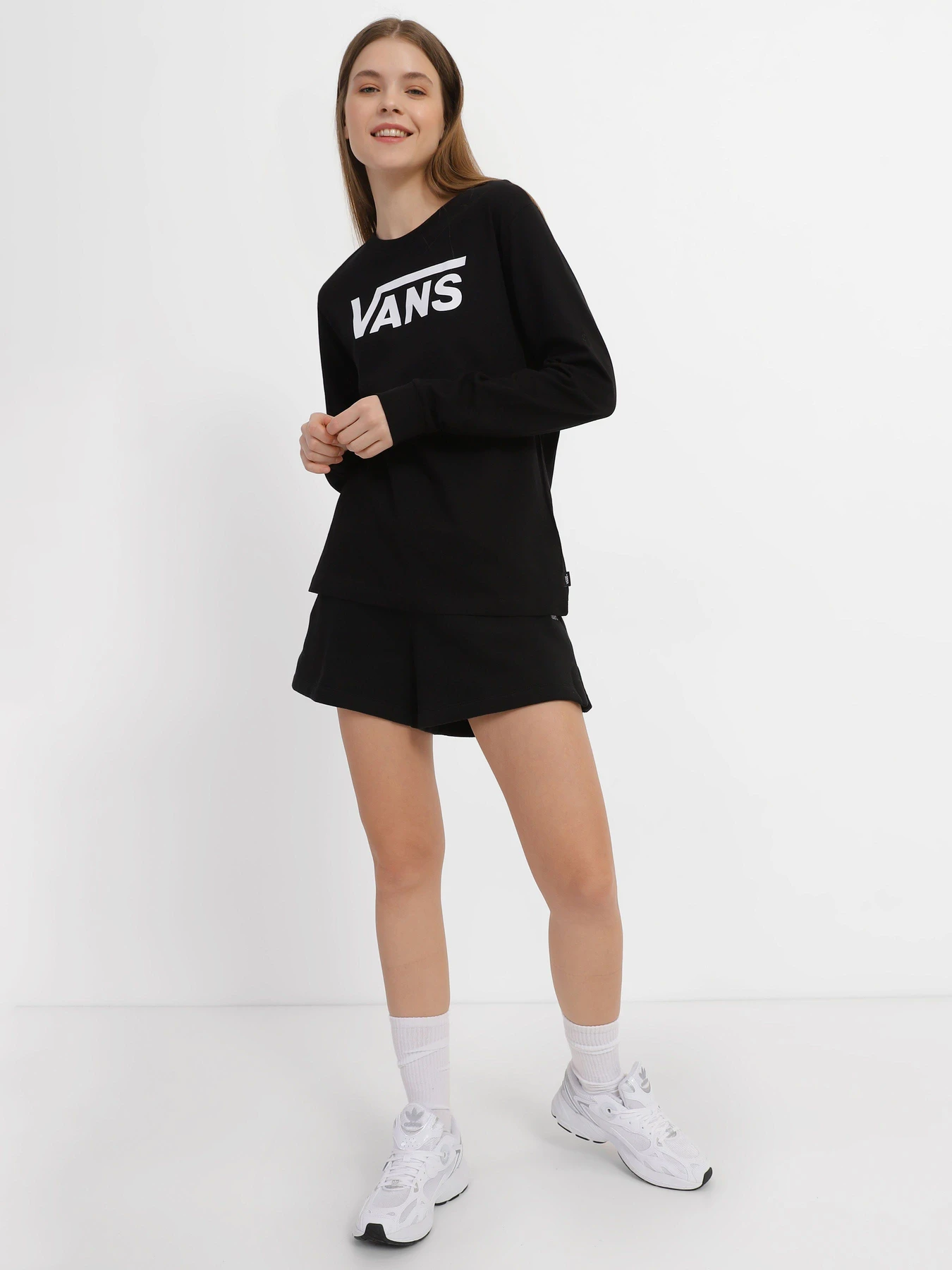 Худи и свитшоты Vans Wm Flying V Classic модель VN0A47WNBLK1 Худи и свитшоты Vans Wm Flying V Classic модель VN0A47WNBLK1 Фото